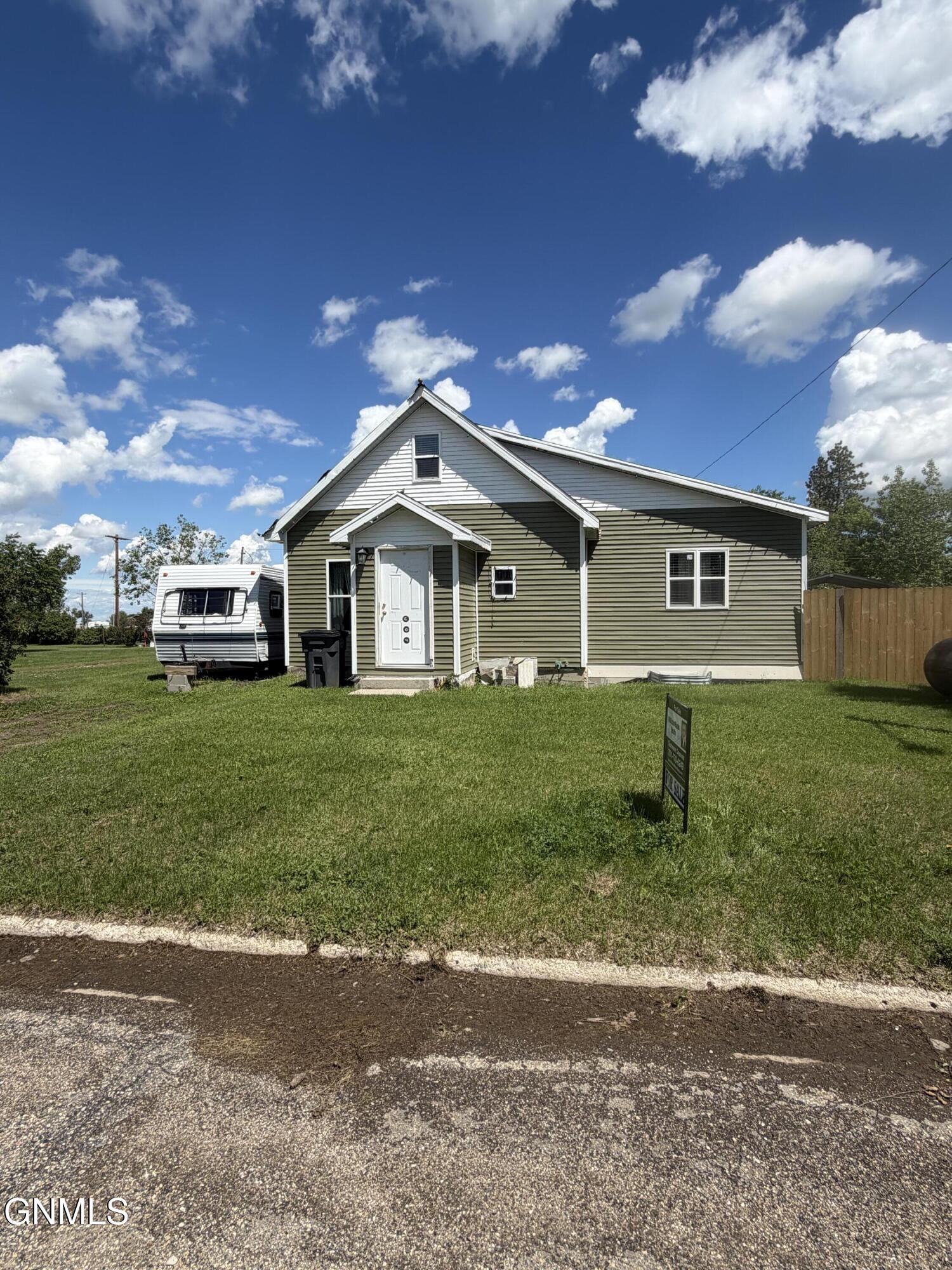 604 Robin Street, Columbus, ND 58727