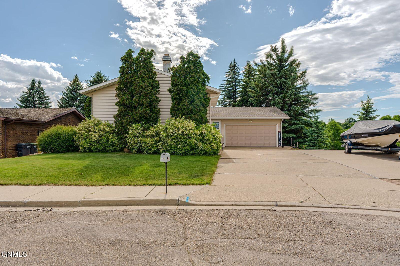 507 9th Avenue NW, Mandan, ND 58554