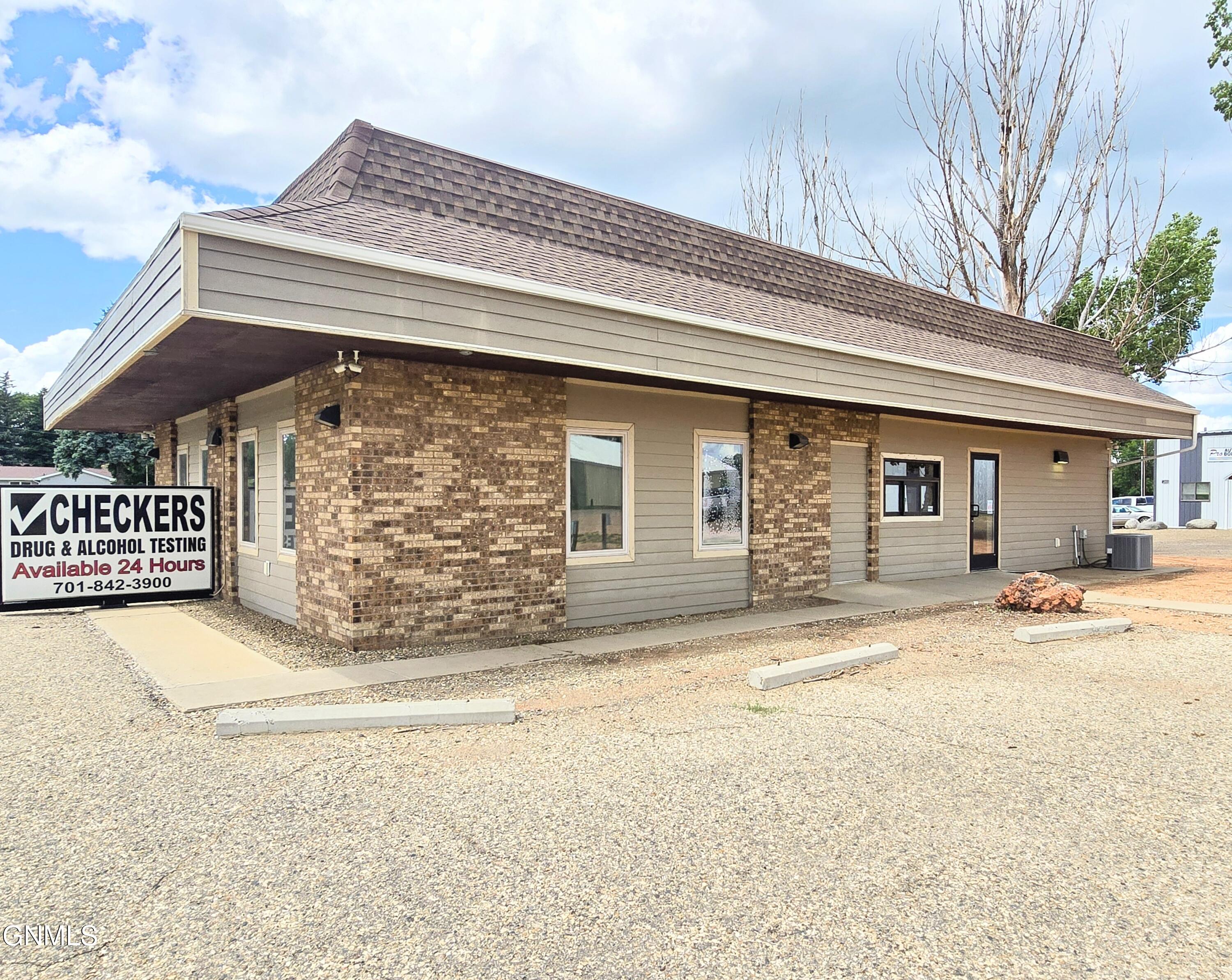 604 4th Avenue NE, Watford City, ND 58854