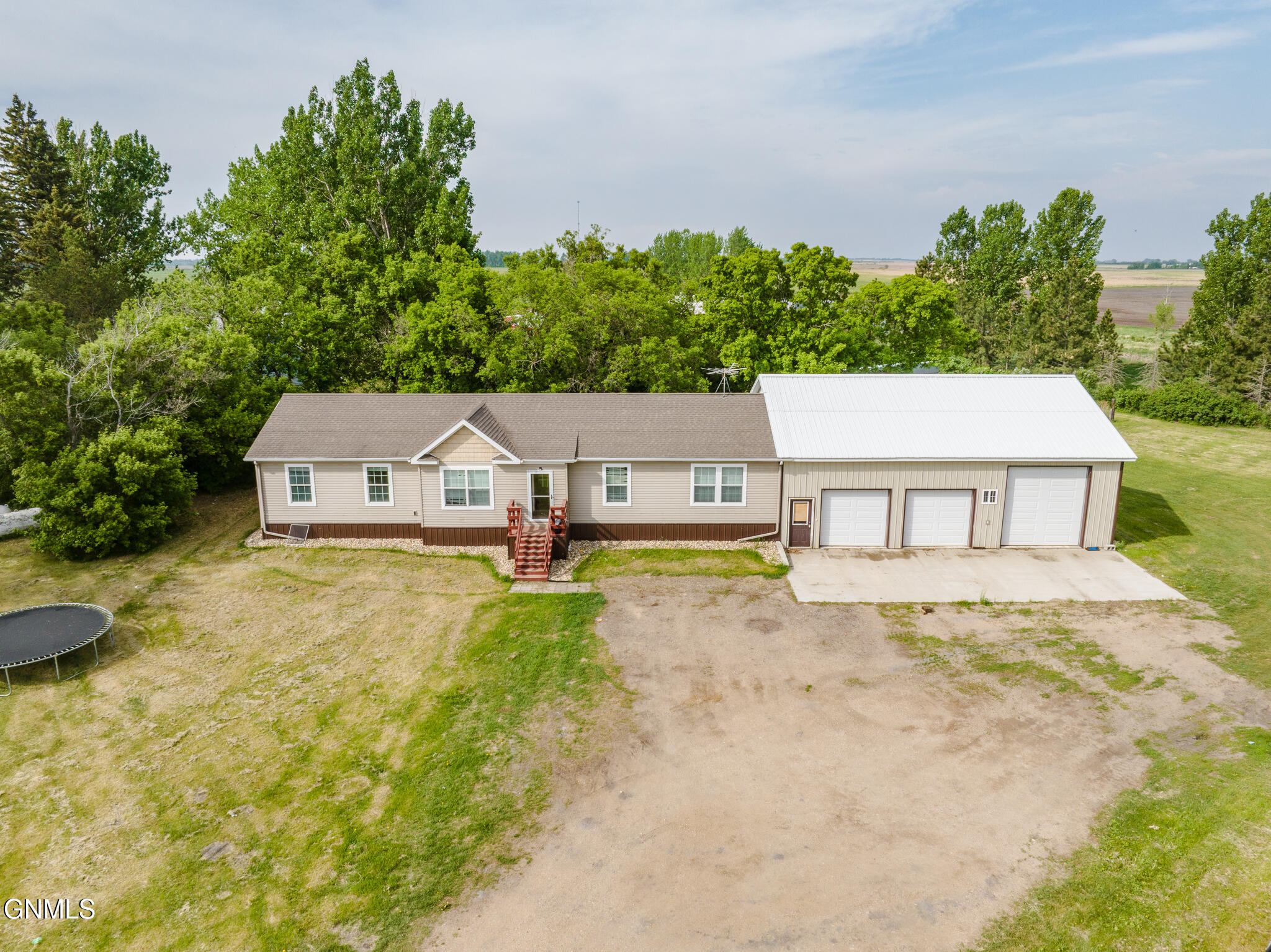 6087 10th Avenue N, Granville, ND 58741
