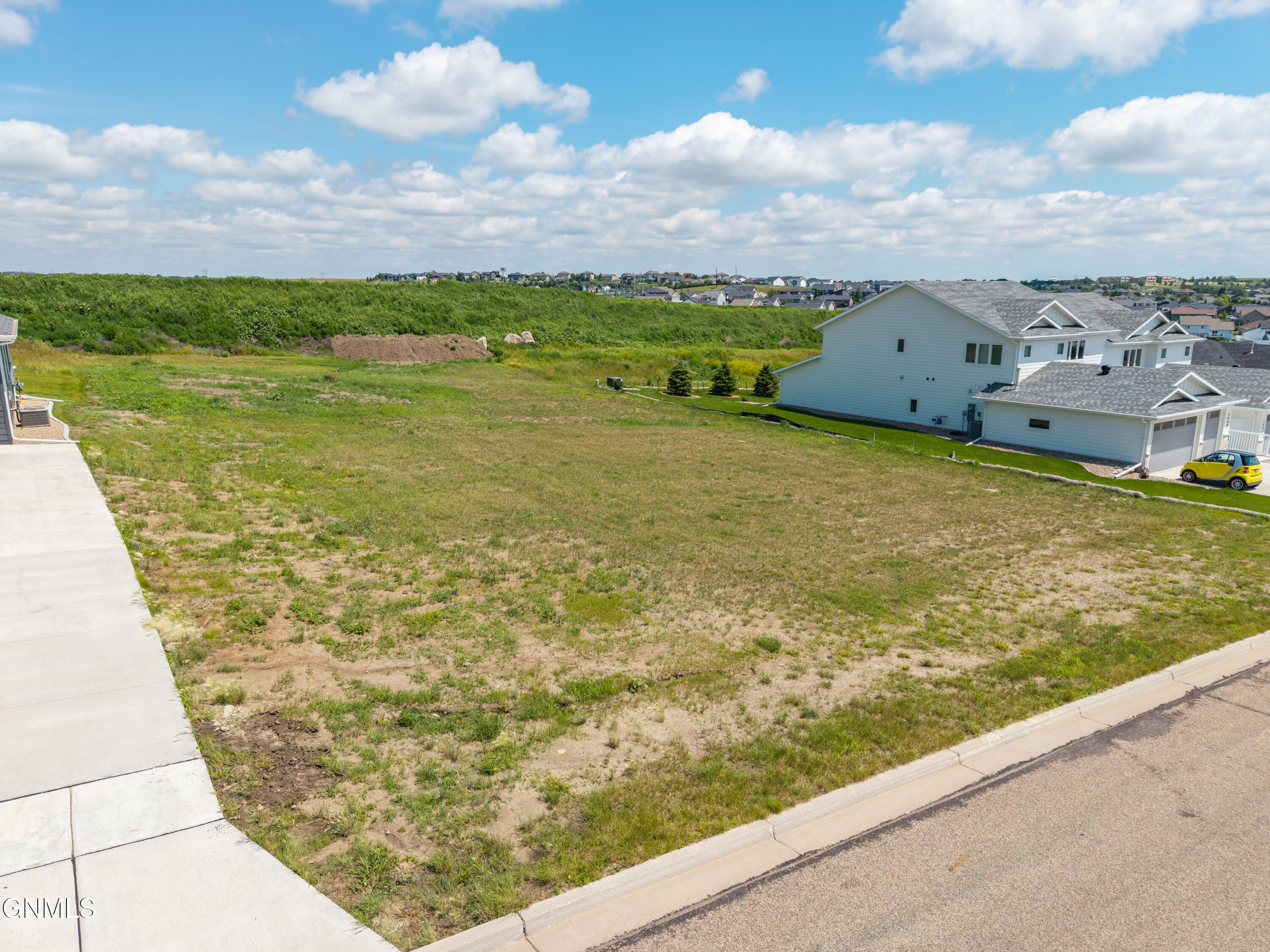2012 Prairie Hawk Drive, Bismarck, ND 58503