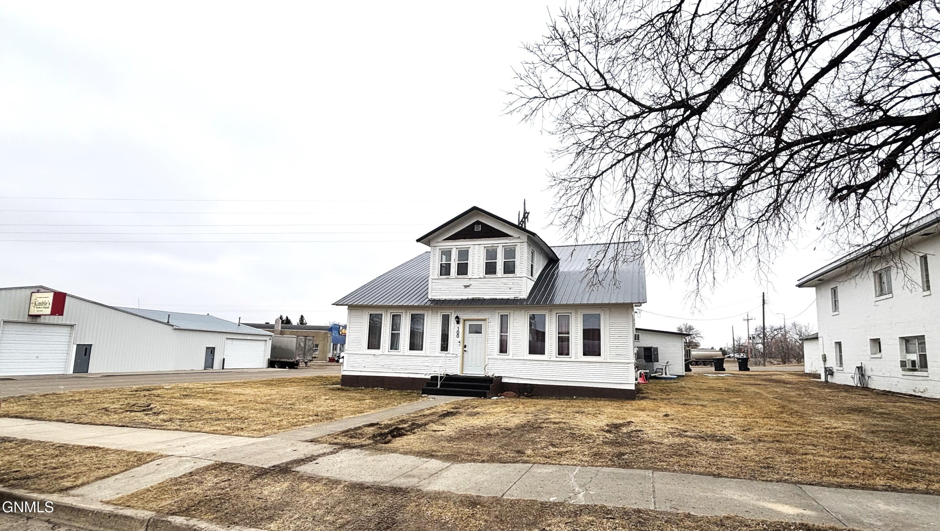 100 1st Street NW, Linton, ND 58552