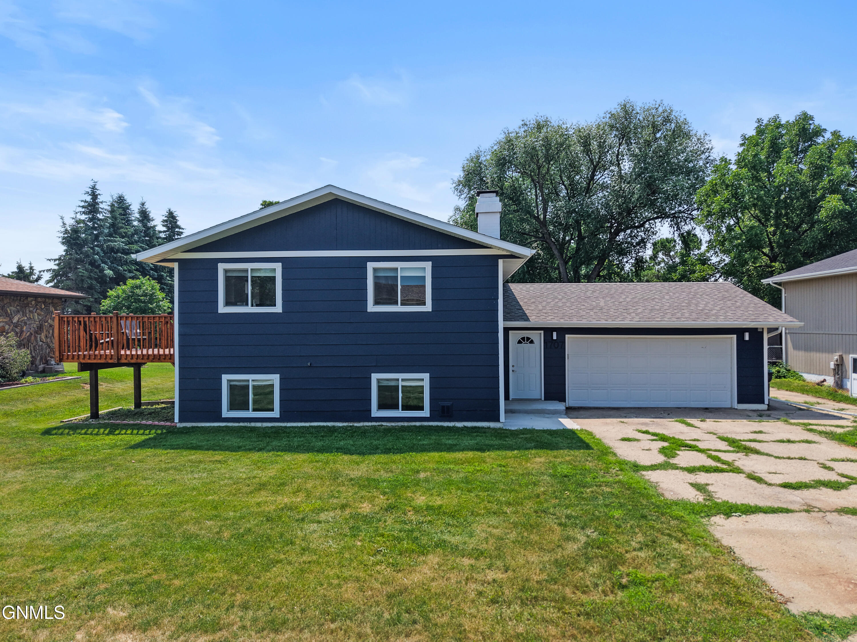 1707 4th Street NE, Mandan, ND 58554