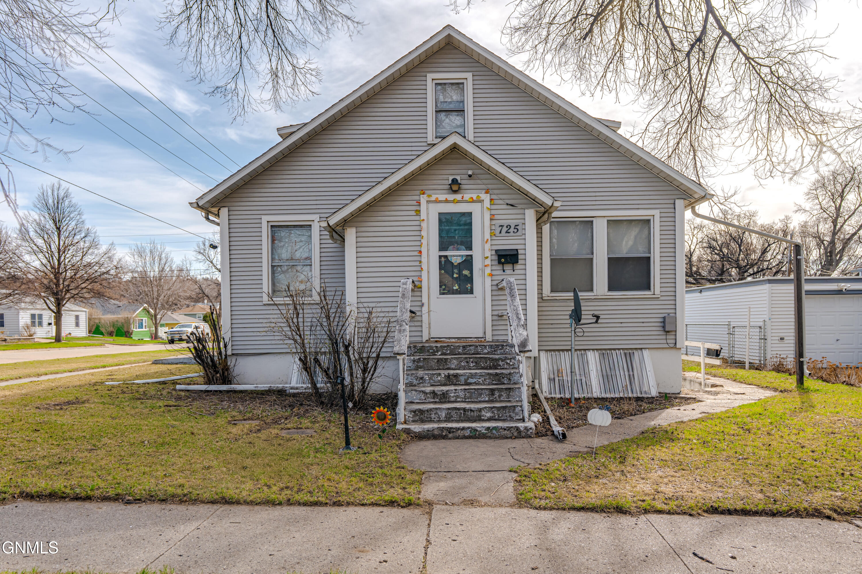 725 N 18th Street, Bismarck, ND 58501
