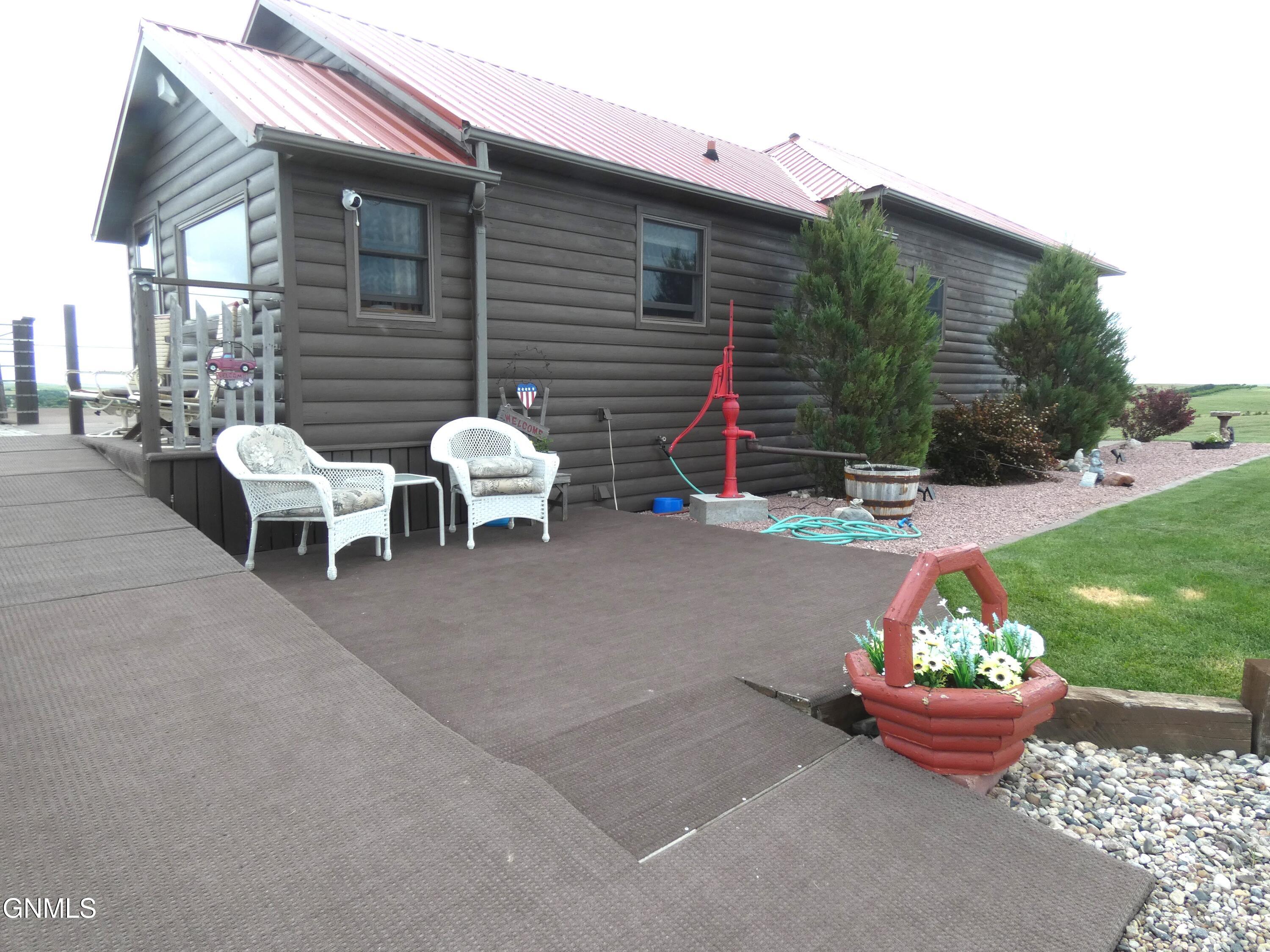 8020 6th Avenue SE, Linton, ND 58552