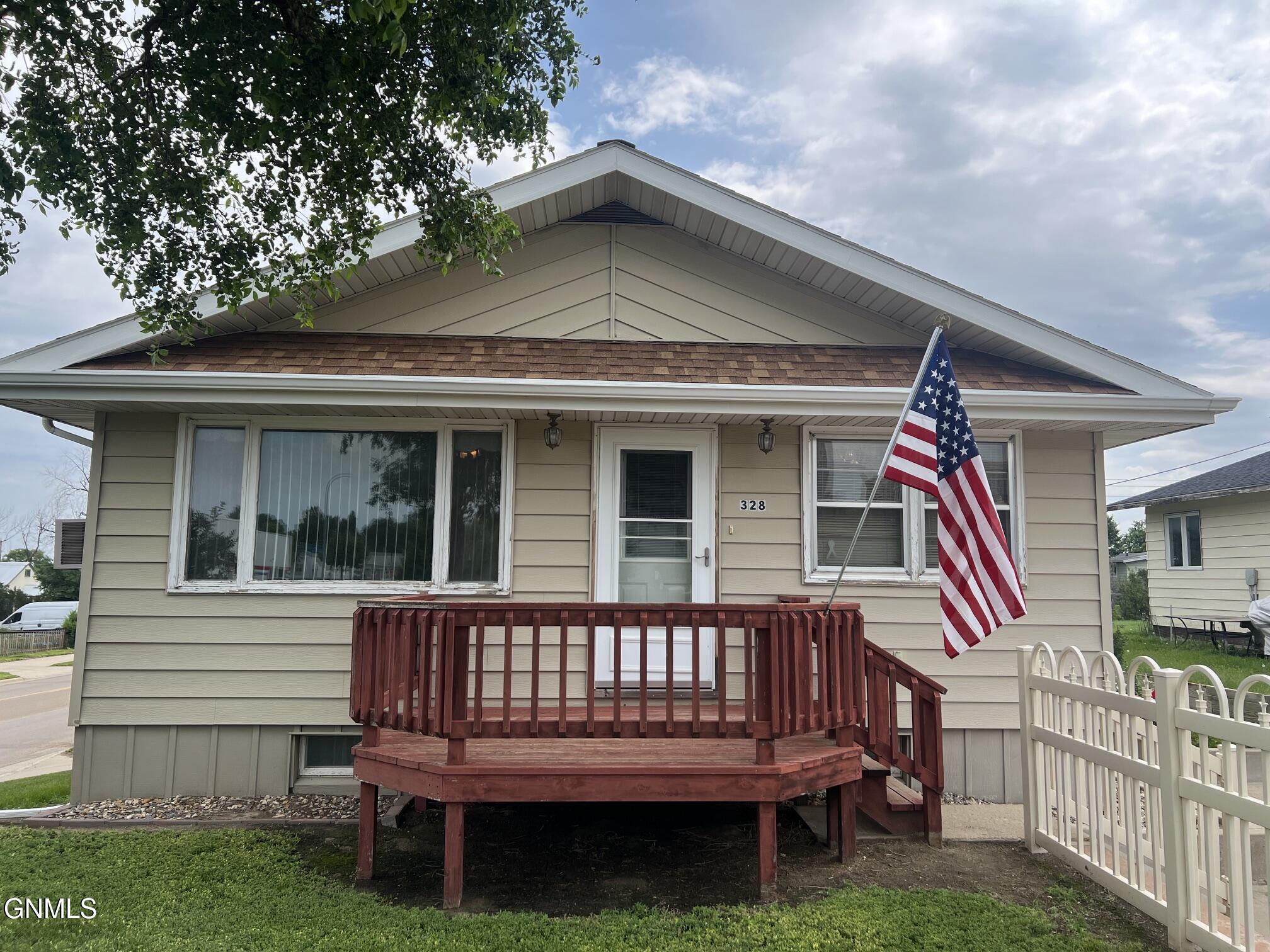328 2nd Street NE, Watford City, ND 58854