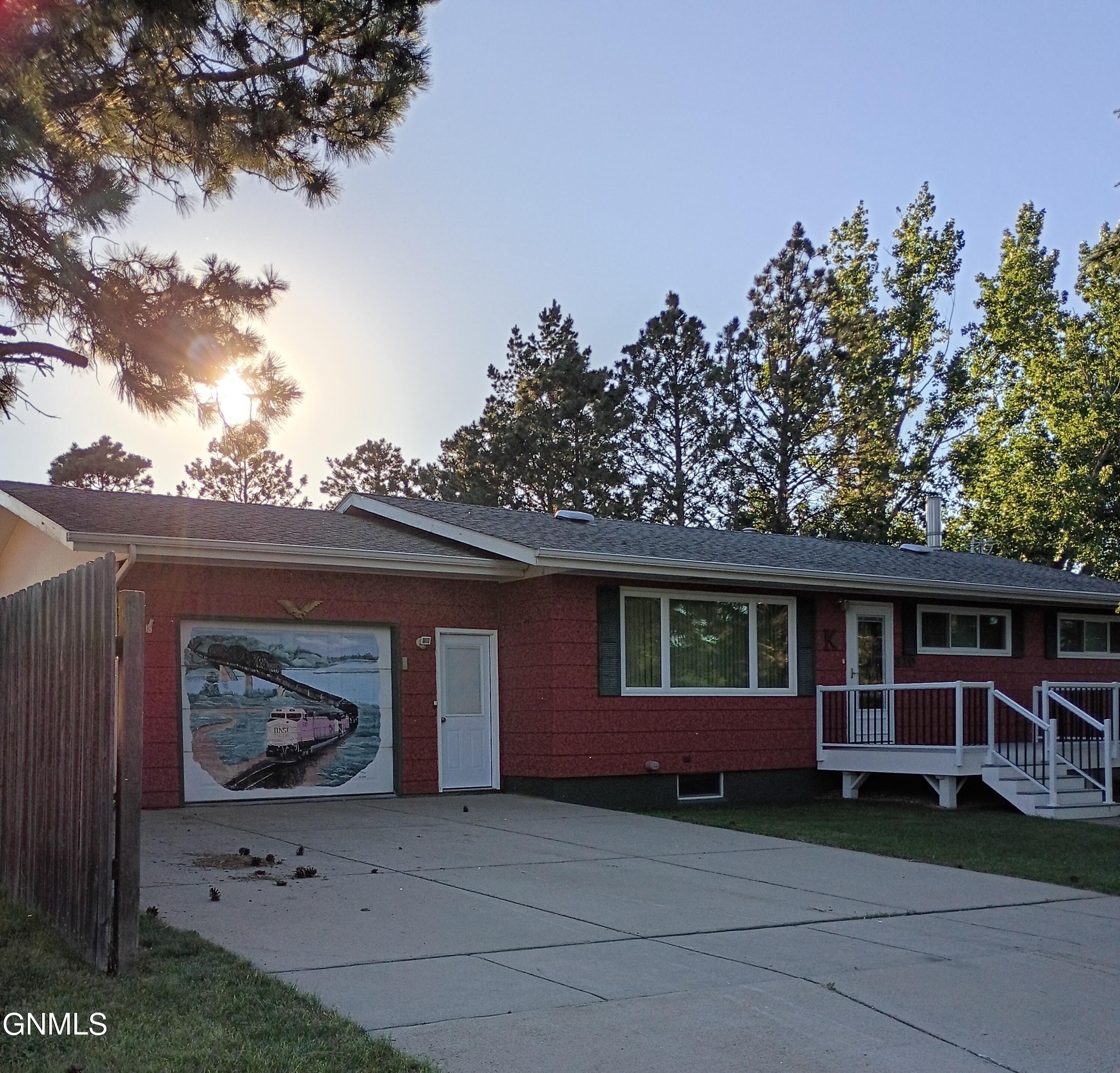 310 4th S, New Salem, ND 58563