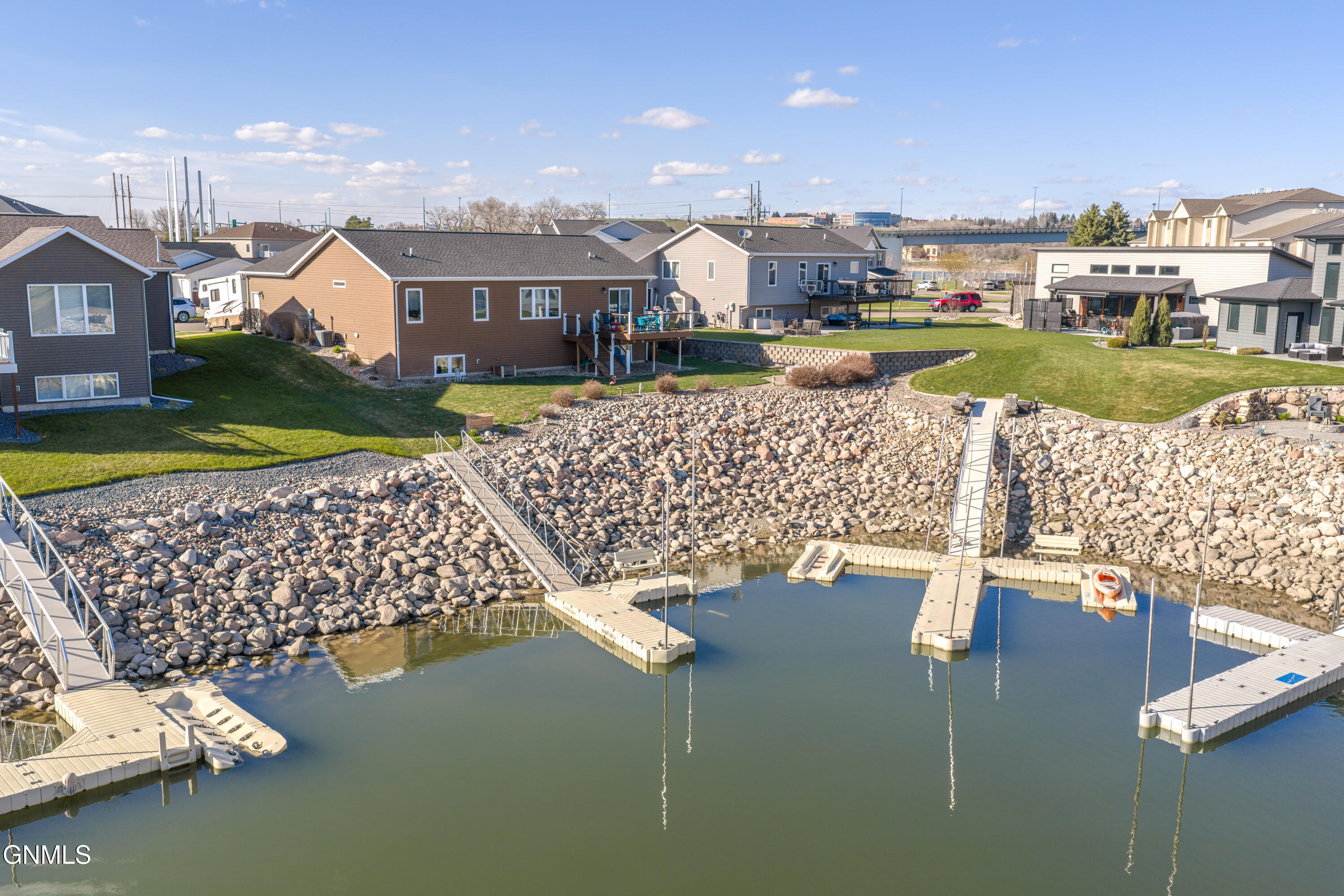 2223 Bridgeview Court SE, Mandan, ND 58554