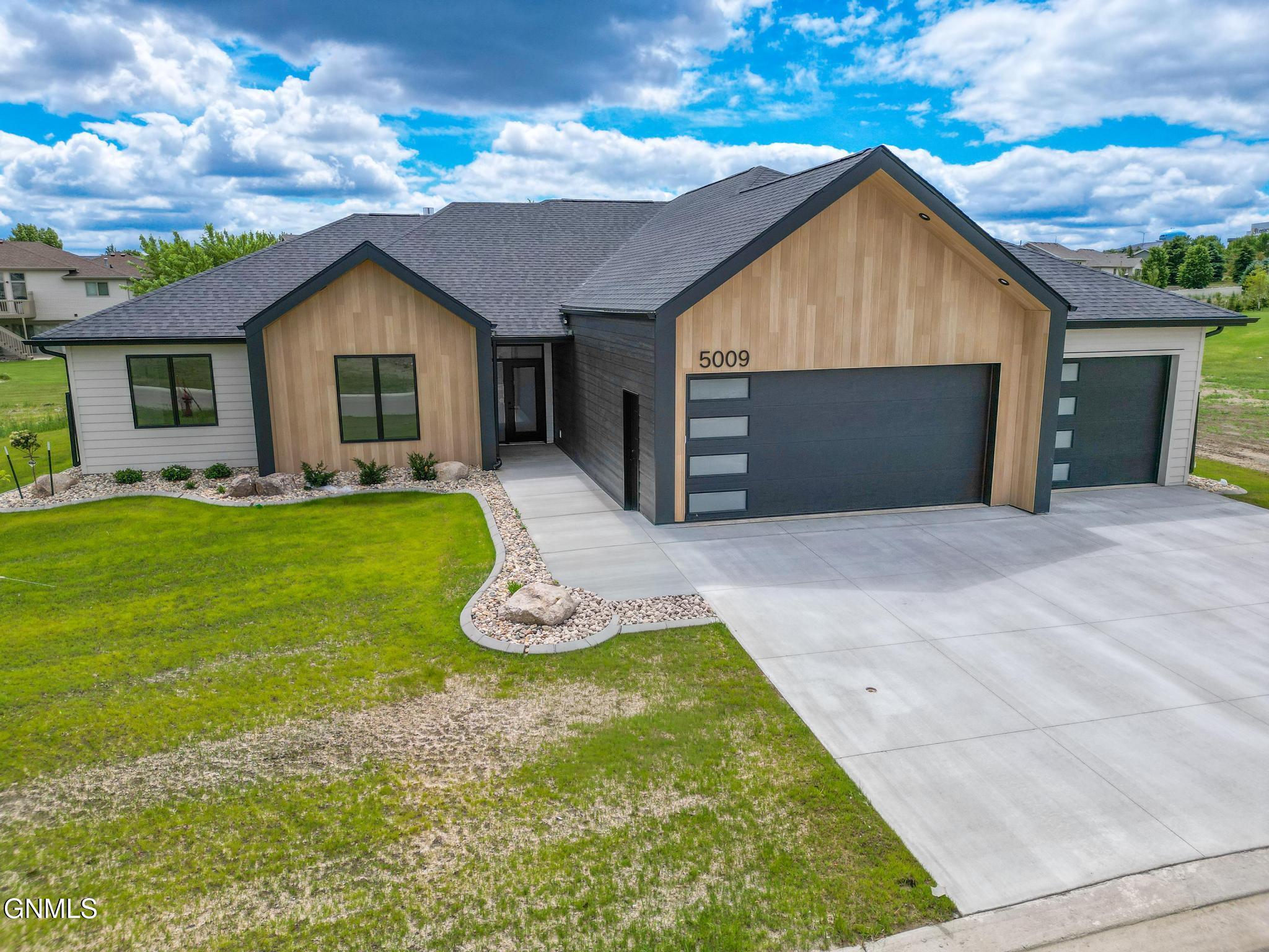 5009 Helsinki Lane, Bismarck, ND 58503