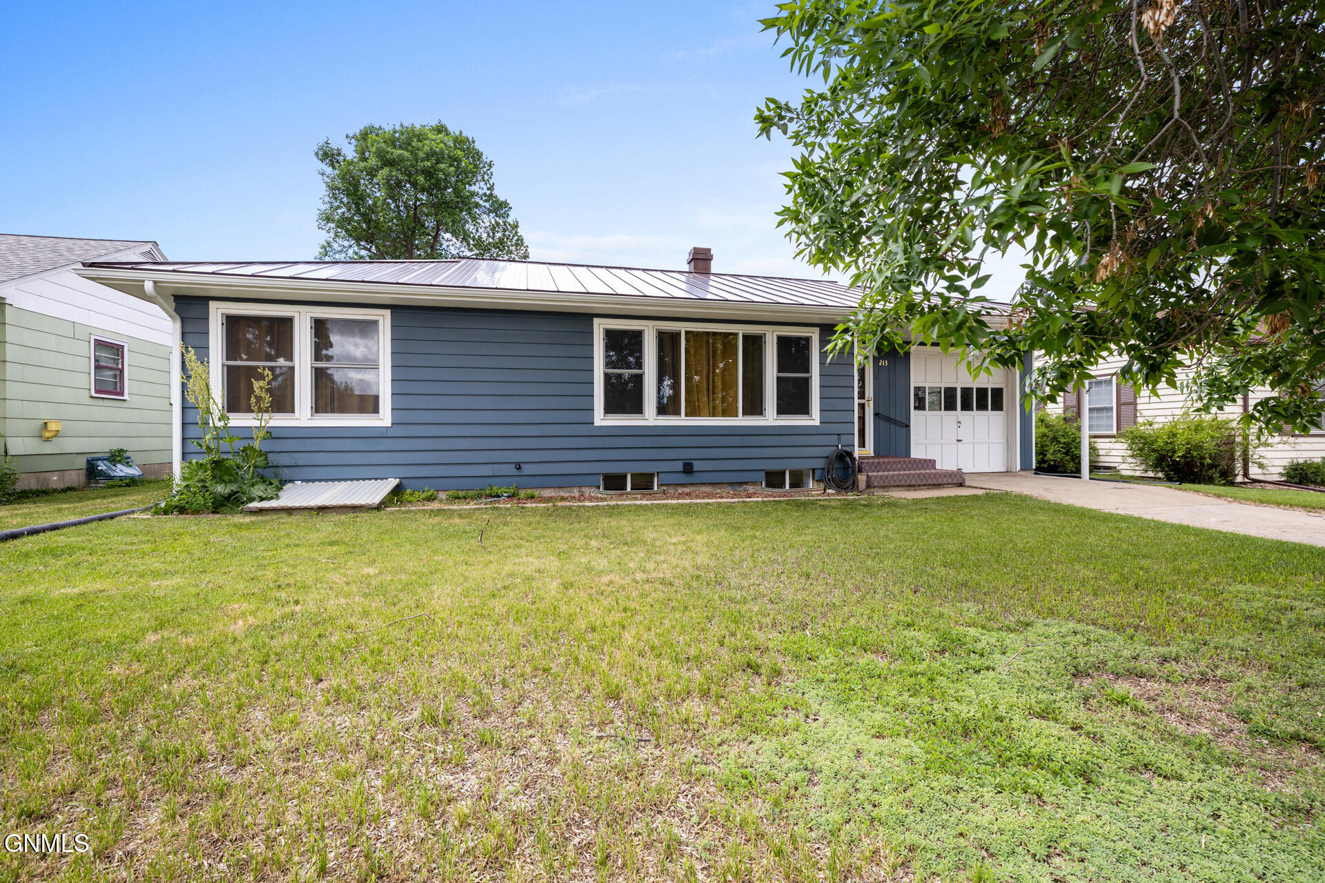 213 7th Street NE, Watford City, ND 58854