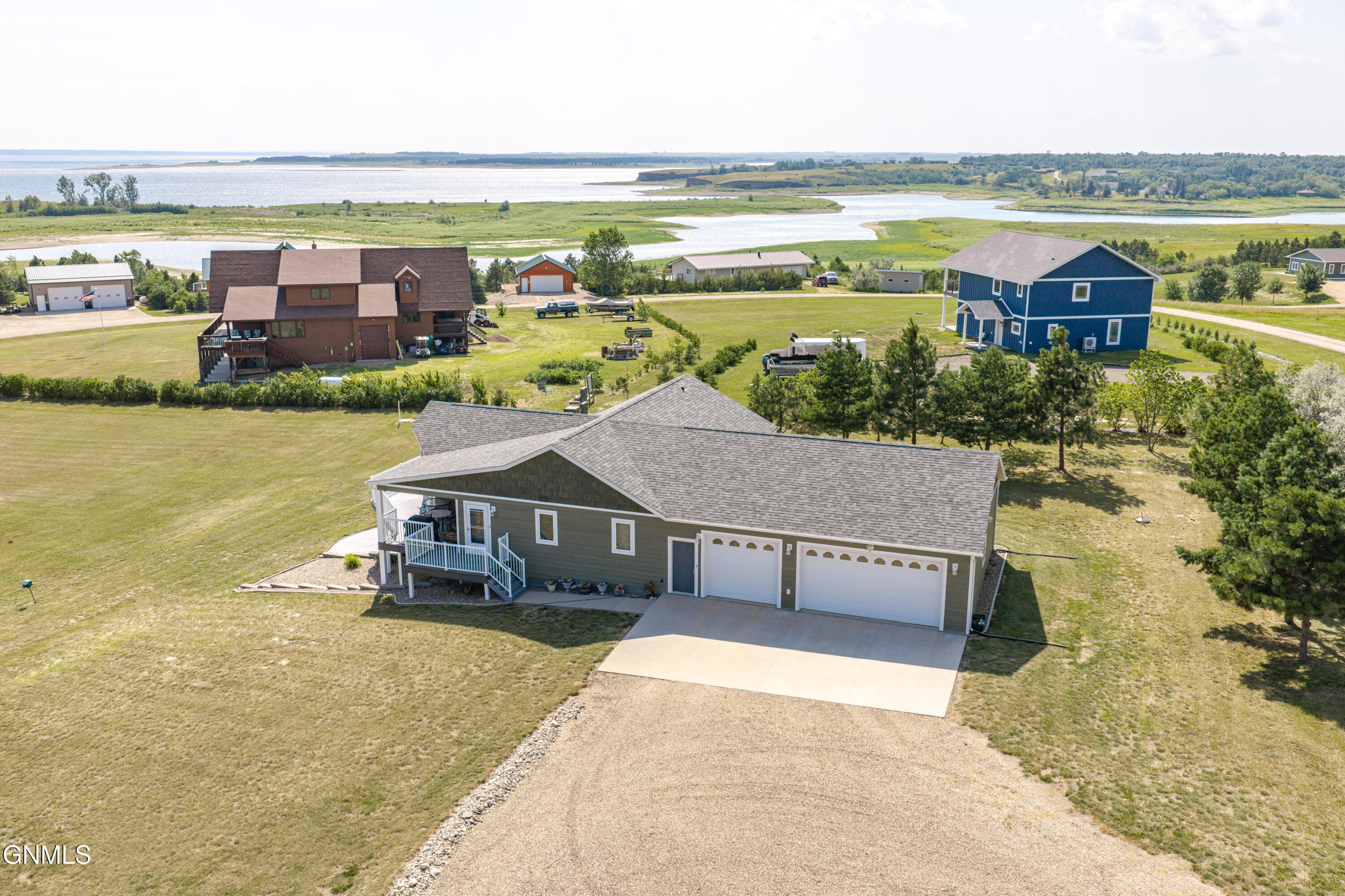 4618 12d Street NW, Garrison, ND 58540