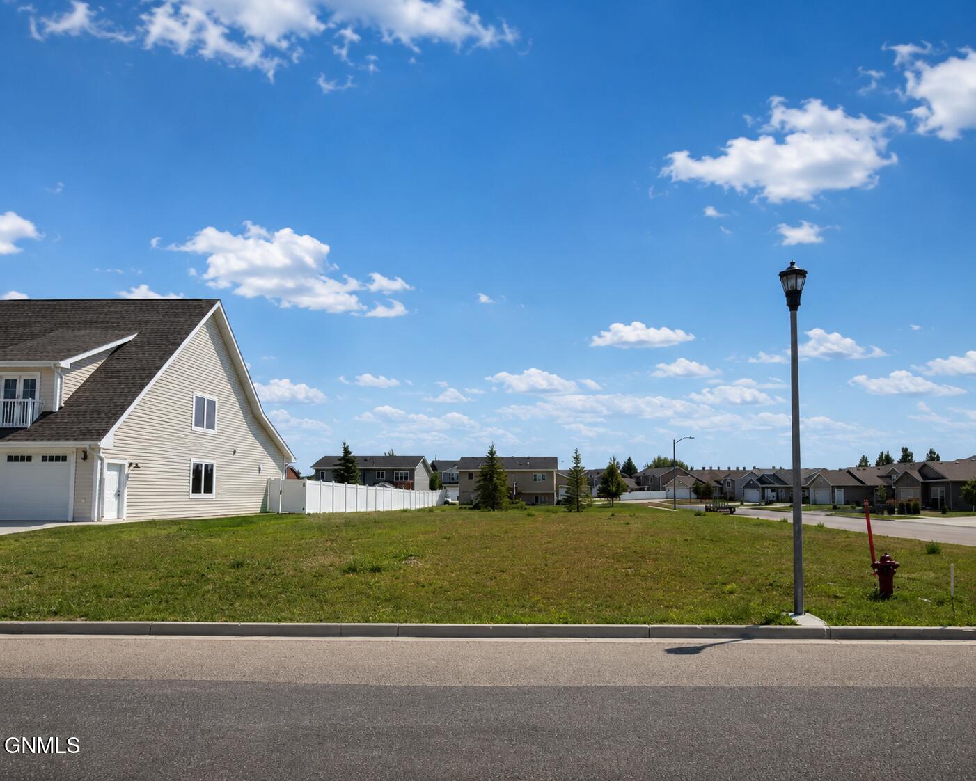 203 Lennox Drive, Bismarck, ND 58504