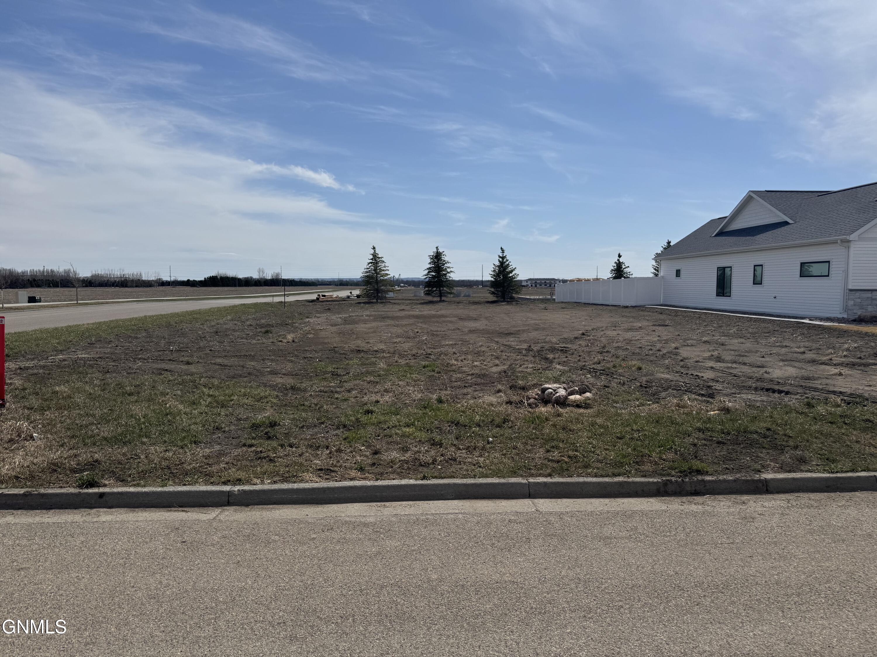 423 Lennox Drive, Bismarck, ND 58504