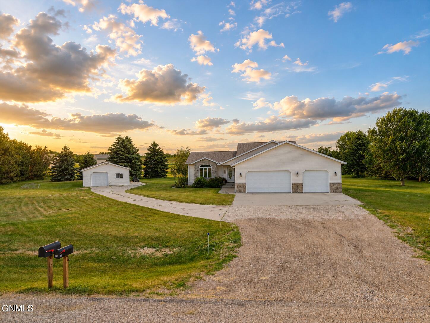 520 Crestland Place, Bismarck, ND 58503