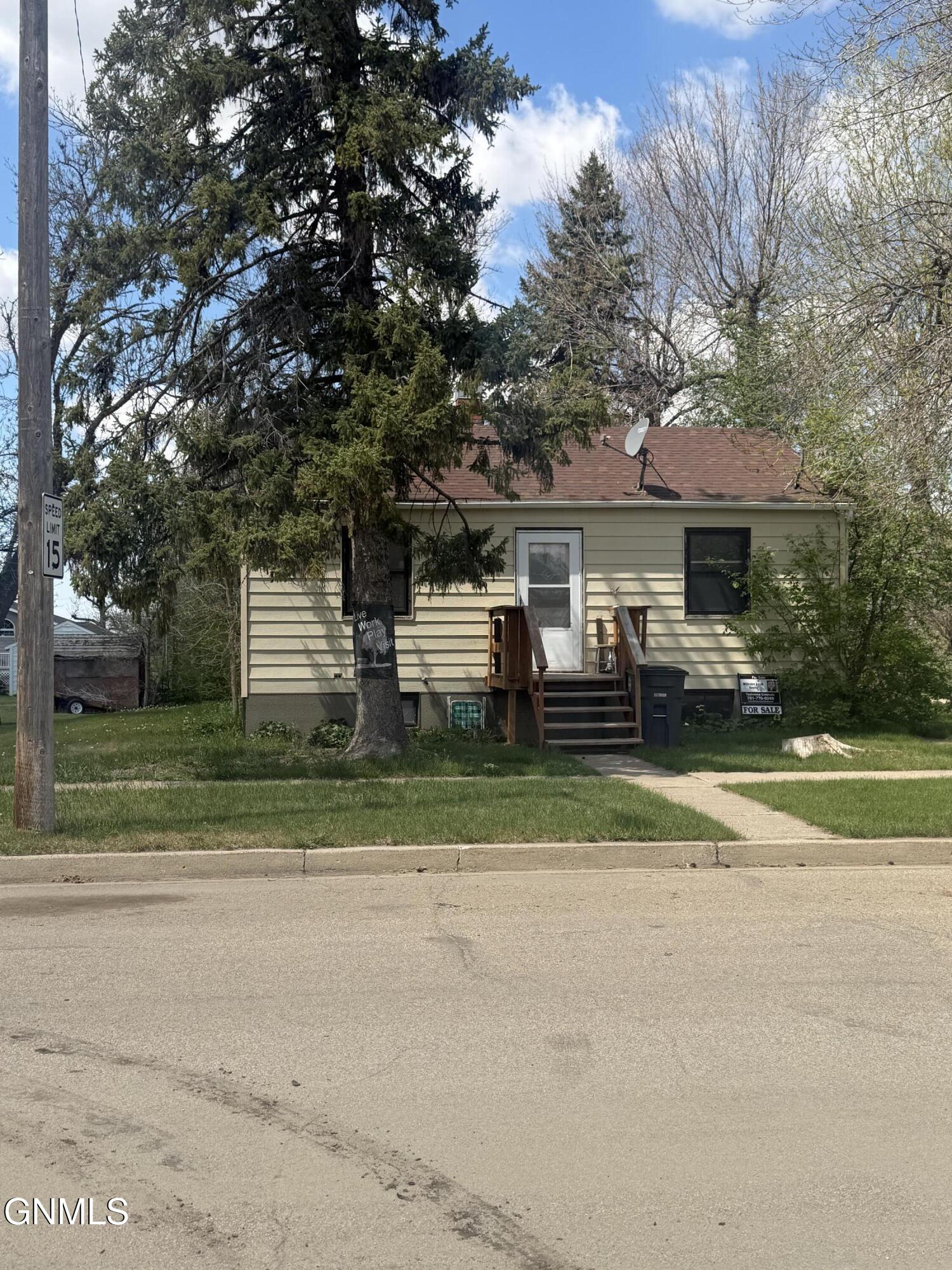 405 Main Street, Grenora, ND 58845