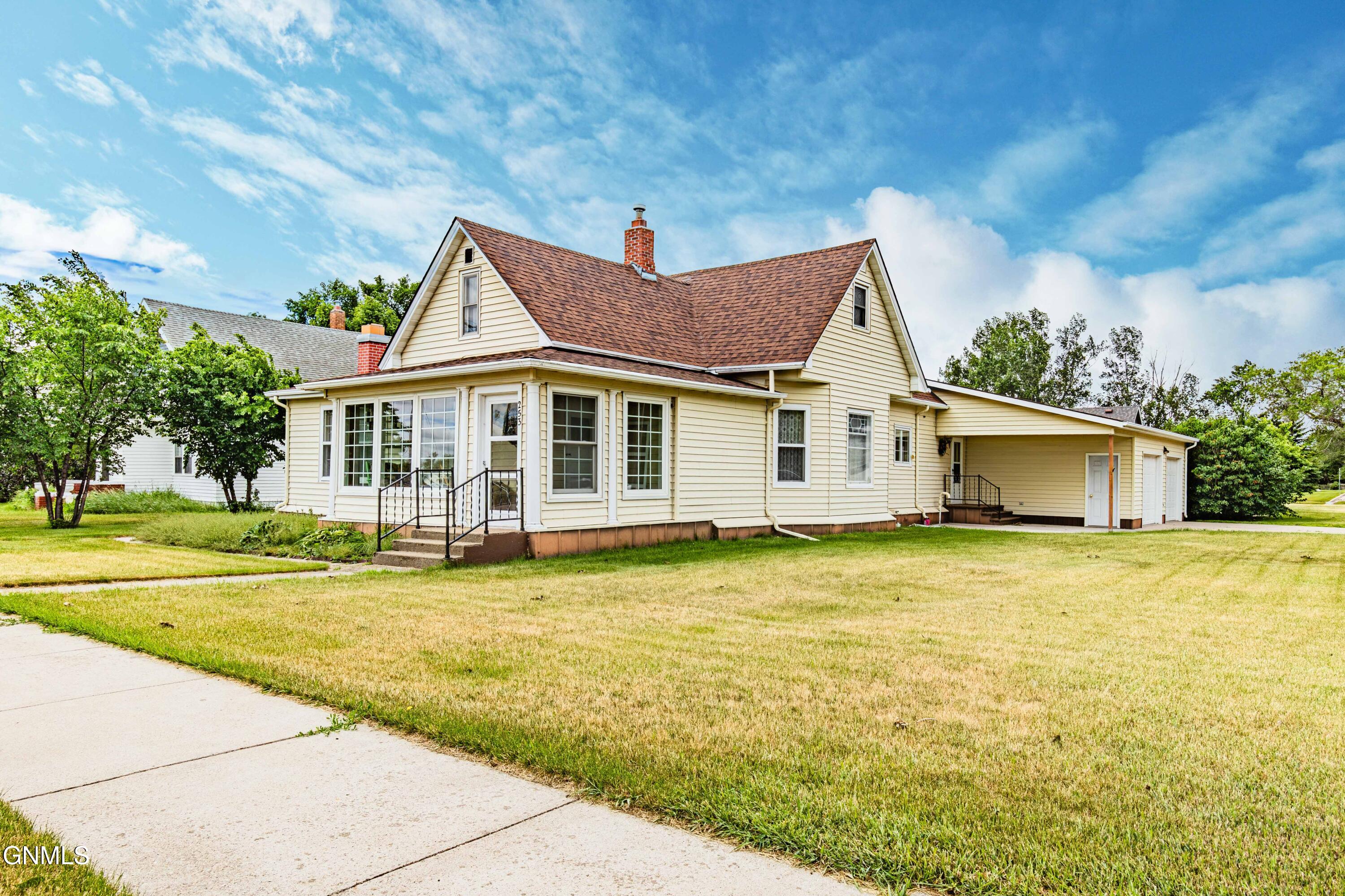 253 1st Street NE, Garrison, ND 58540