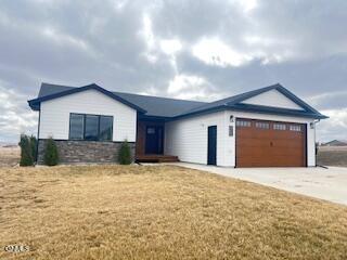 911 13th Avenue SW, Watford City, ND 58854