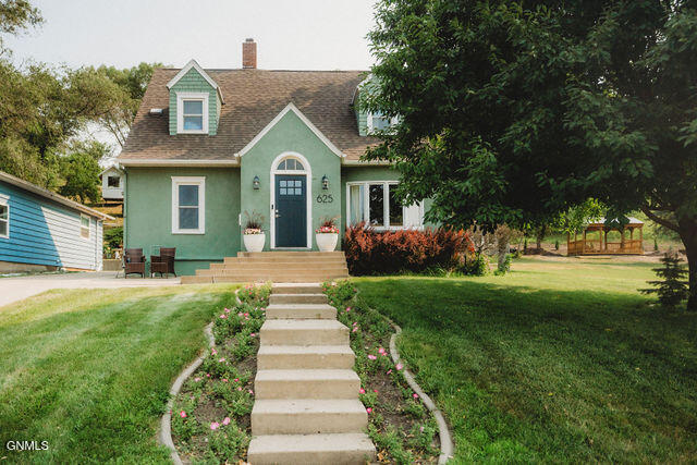 625 5th Street NE, Jamestown, ND 58401