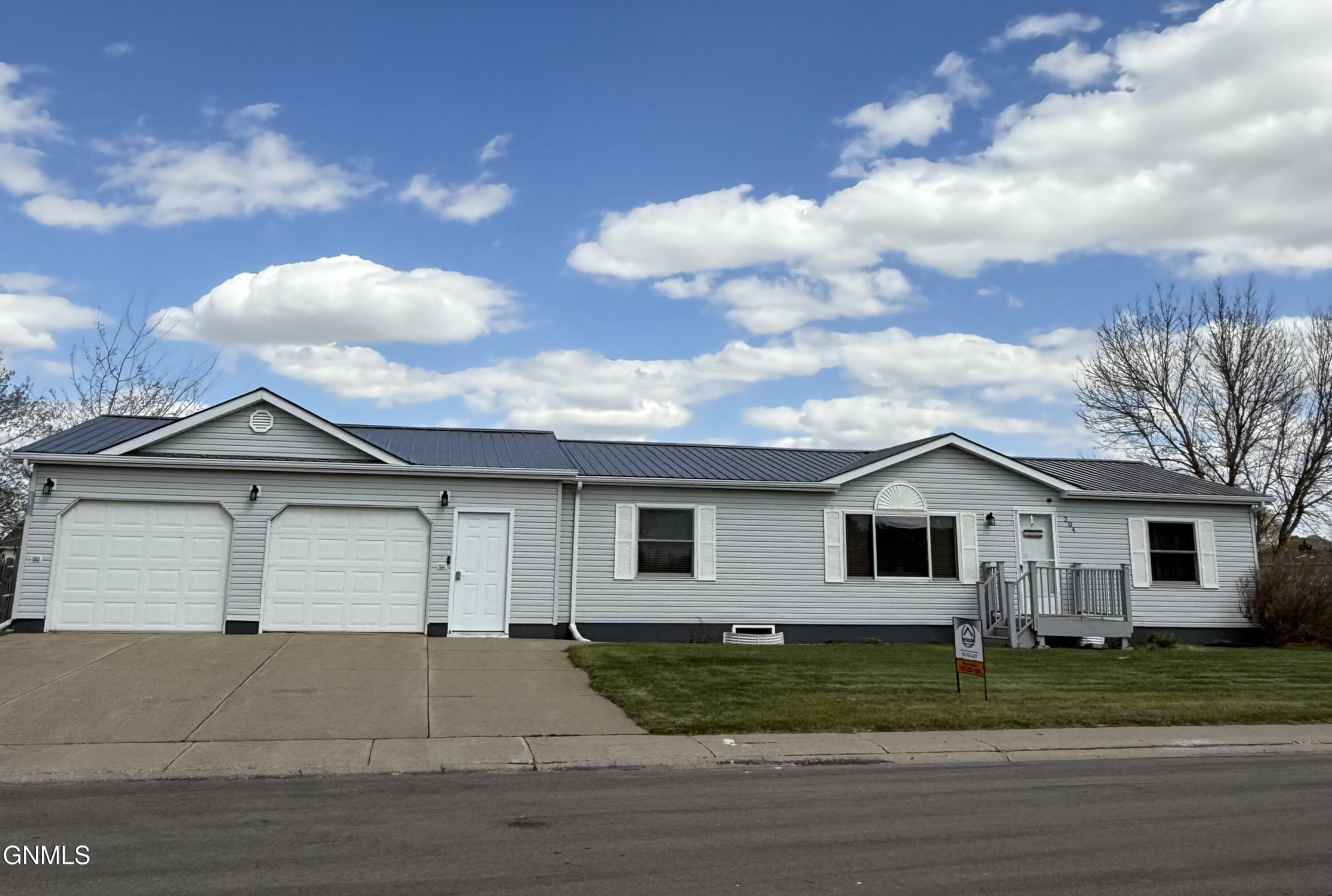 204 8th Street, Glen Ullin, ND 58631