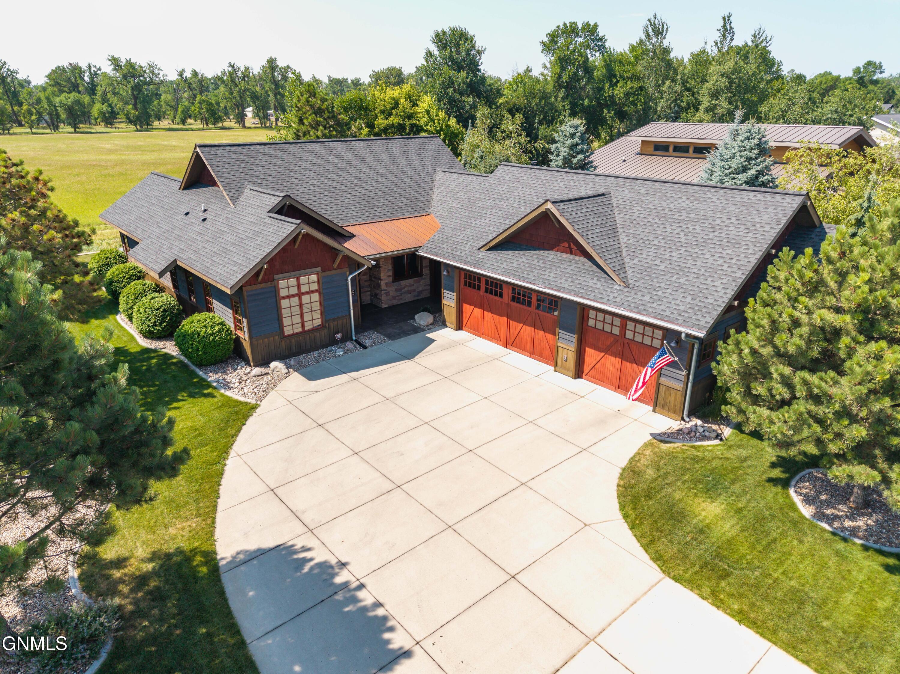 1205 Voyager Place, Bismarck, ND 58504