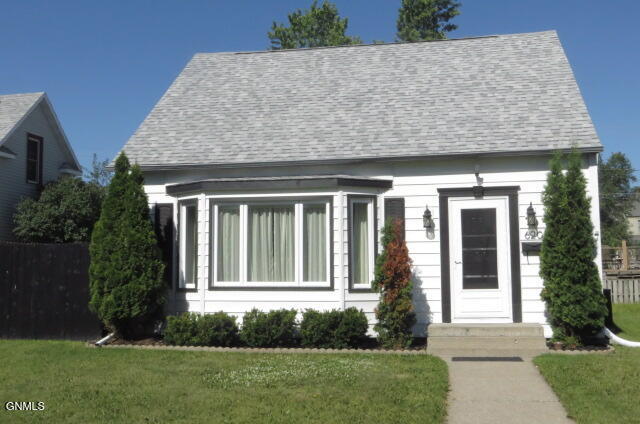 620 5th SE, Jamestown, ND 58401