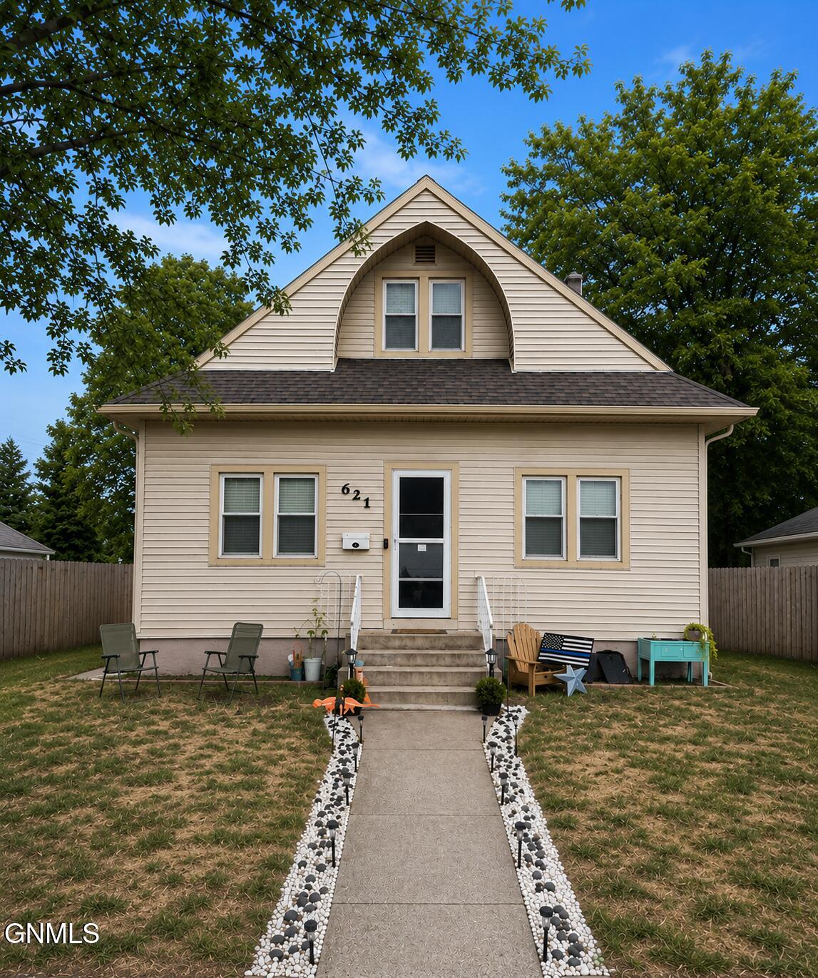 621 5th Street SE, Jamestown, ND 58401