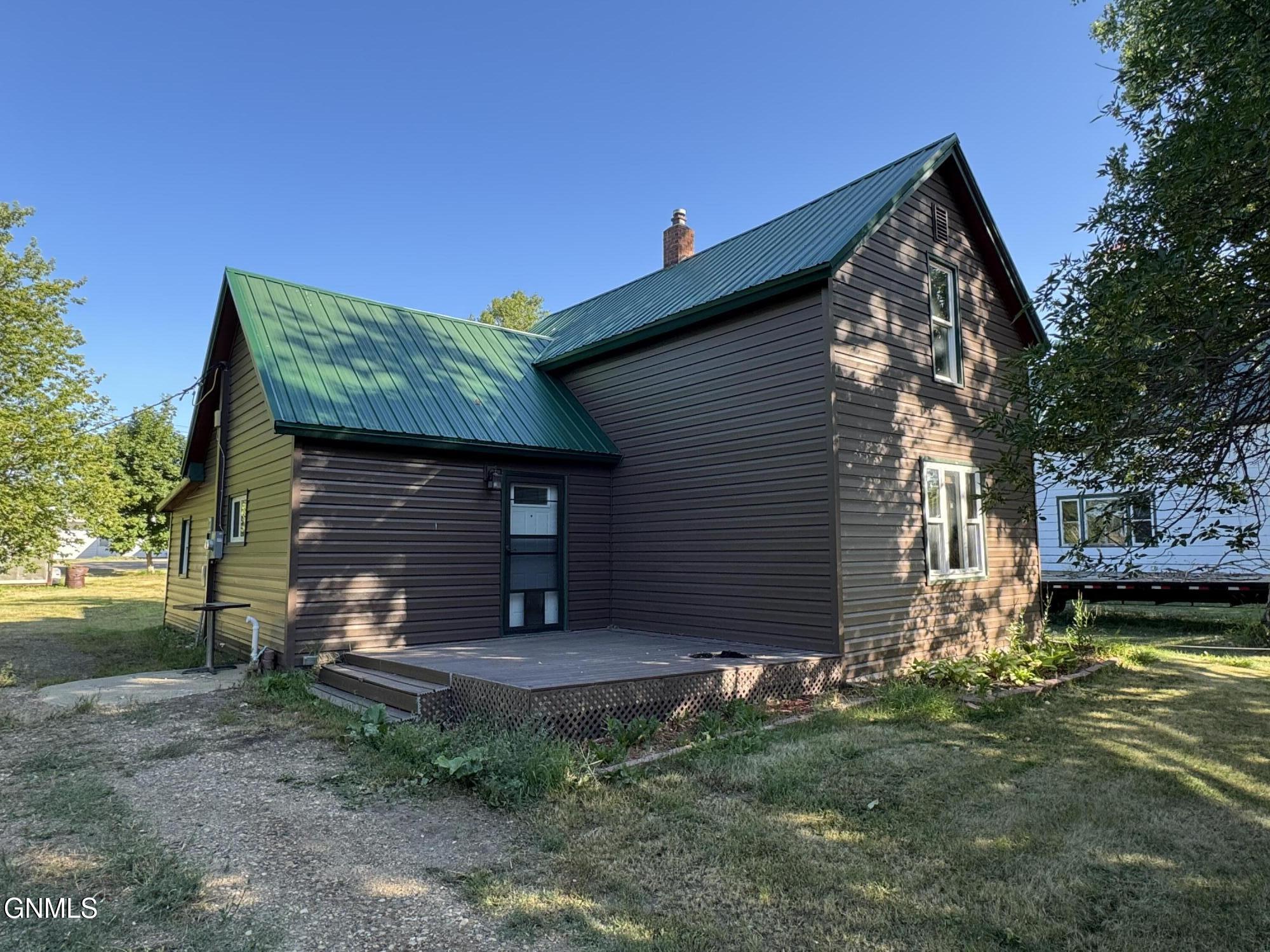 208 Roosevelt Avenue NE, Bowbells, ND 58721