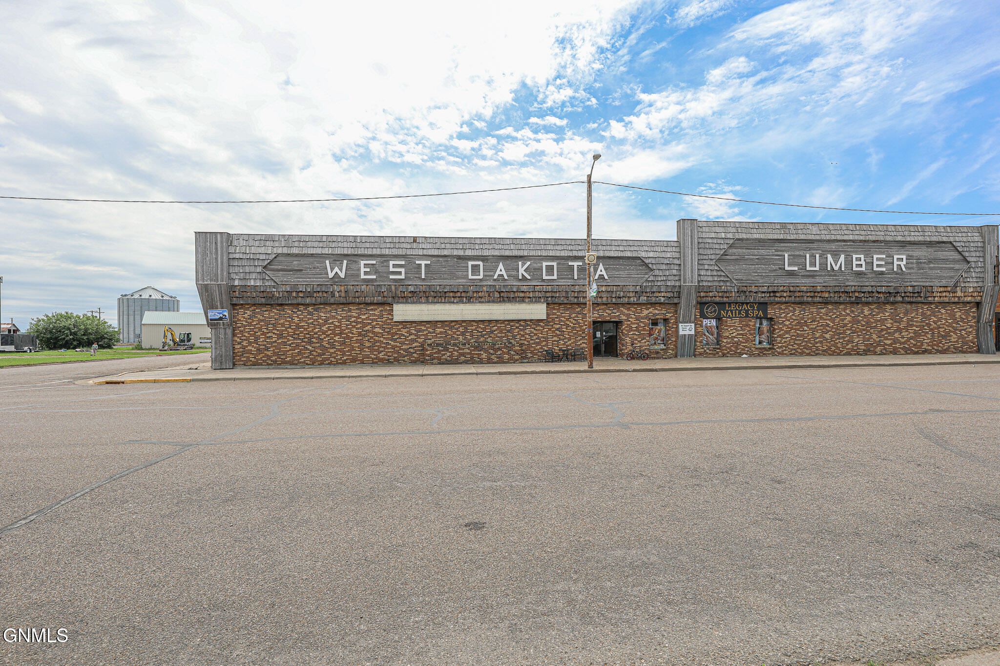 25 Main Street E, Hazen, ND 58545