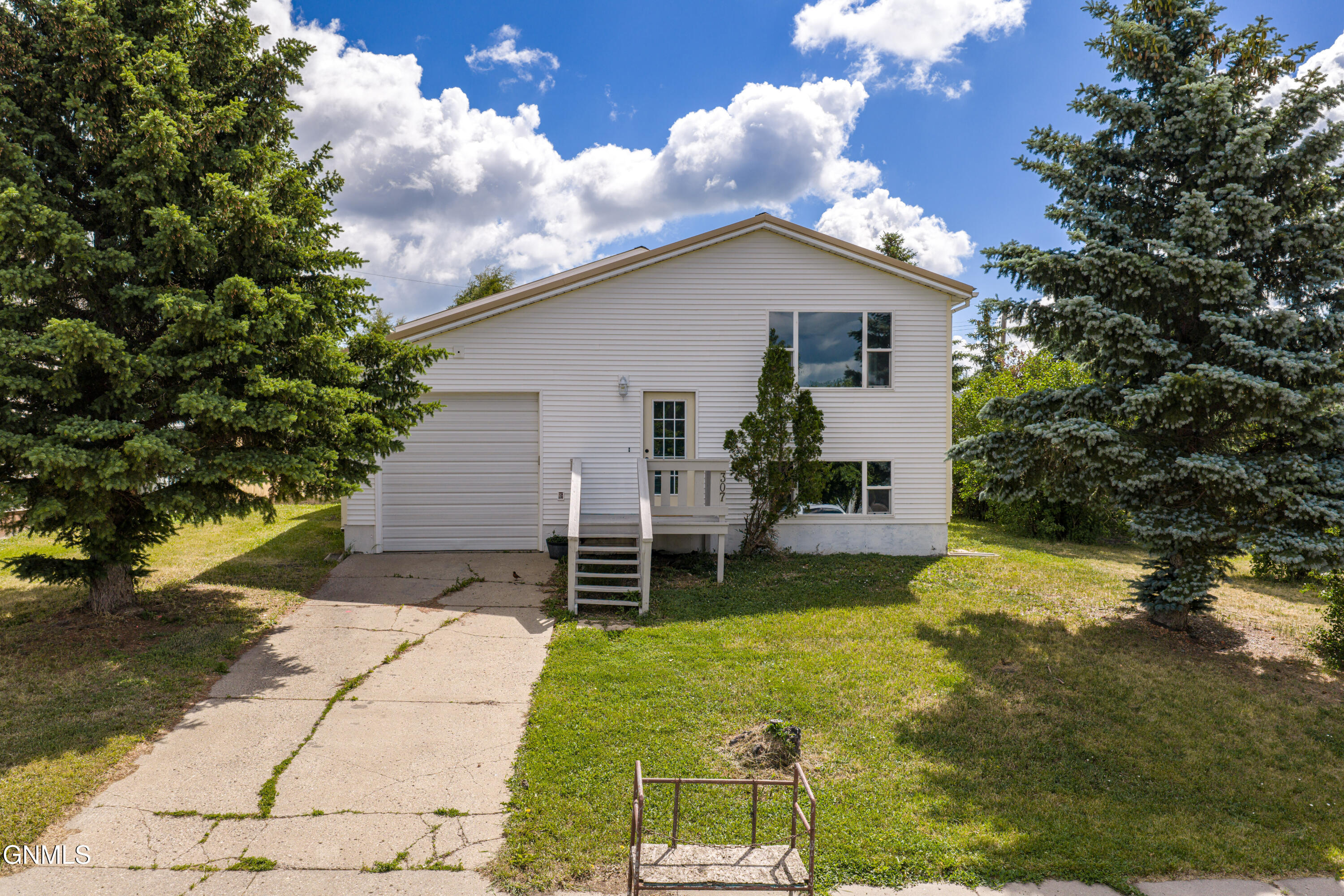 307 7th Street S, New Salem, ND 58563