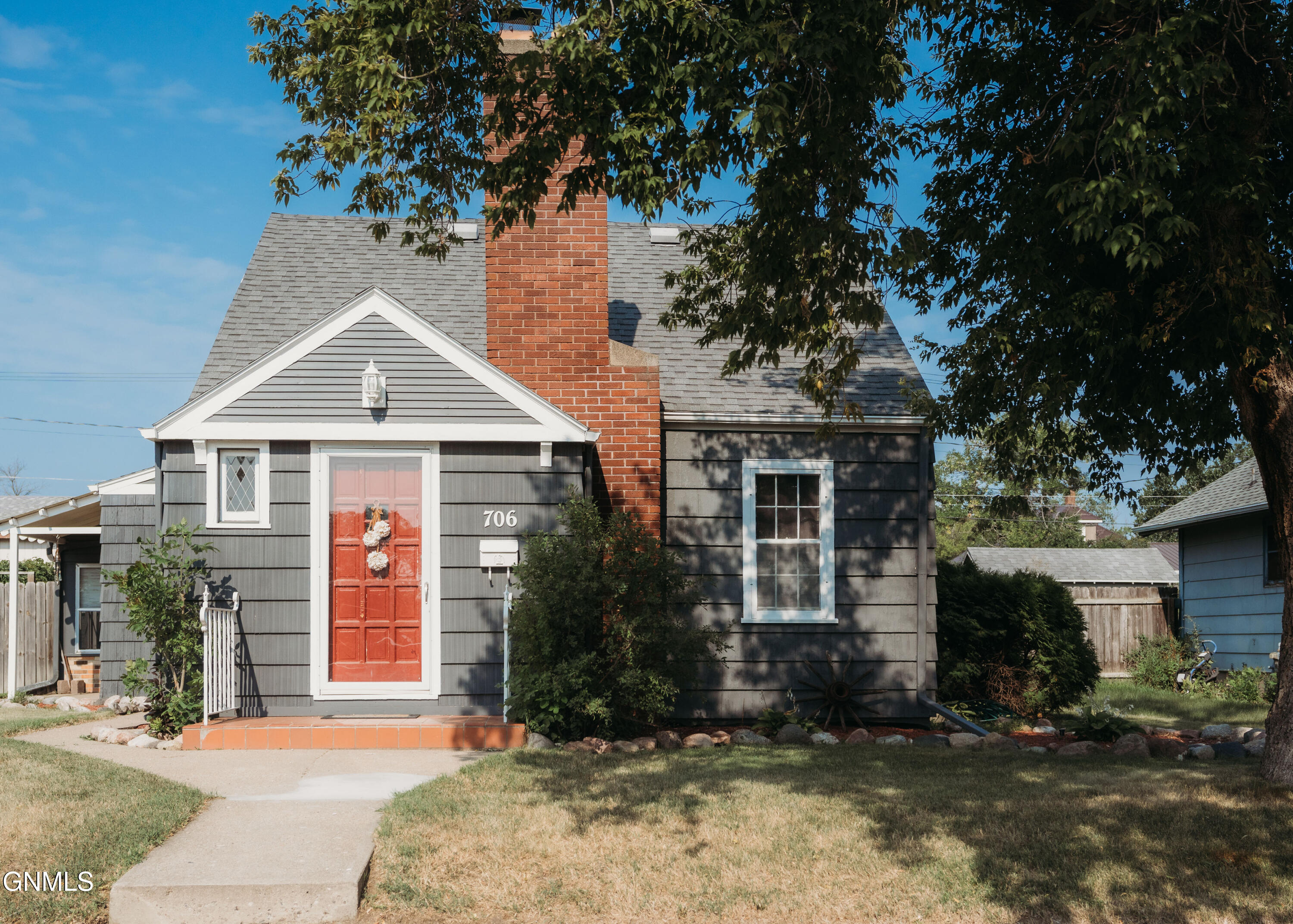 706 6th Avenue SE, Jamestown, ND 58401