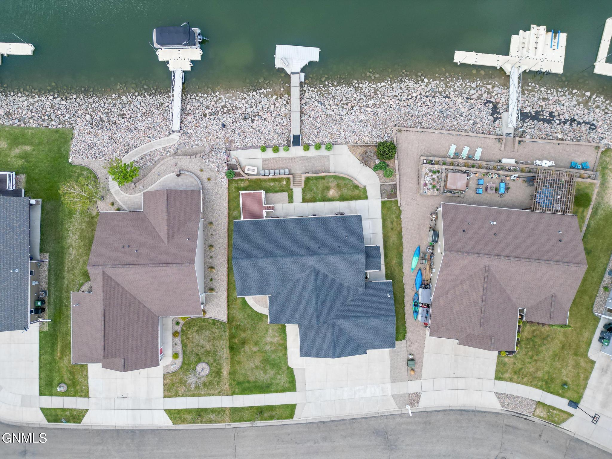 2109 Bridgeview Court SE, Mandan, ND 58554