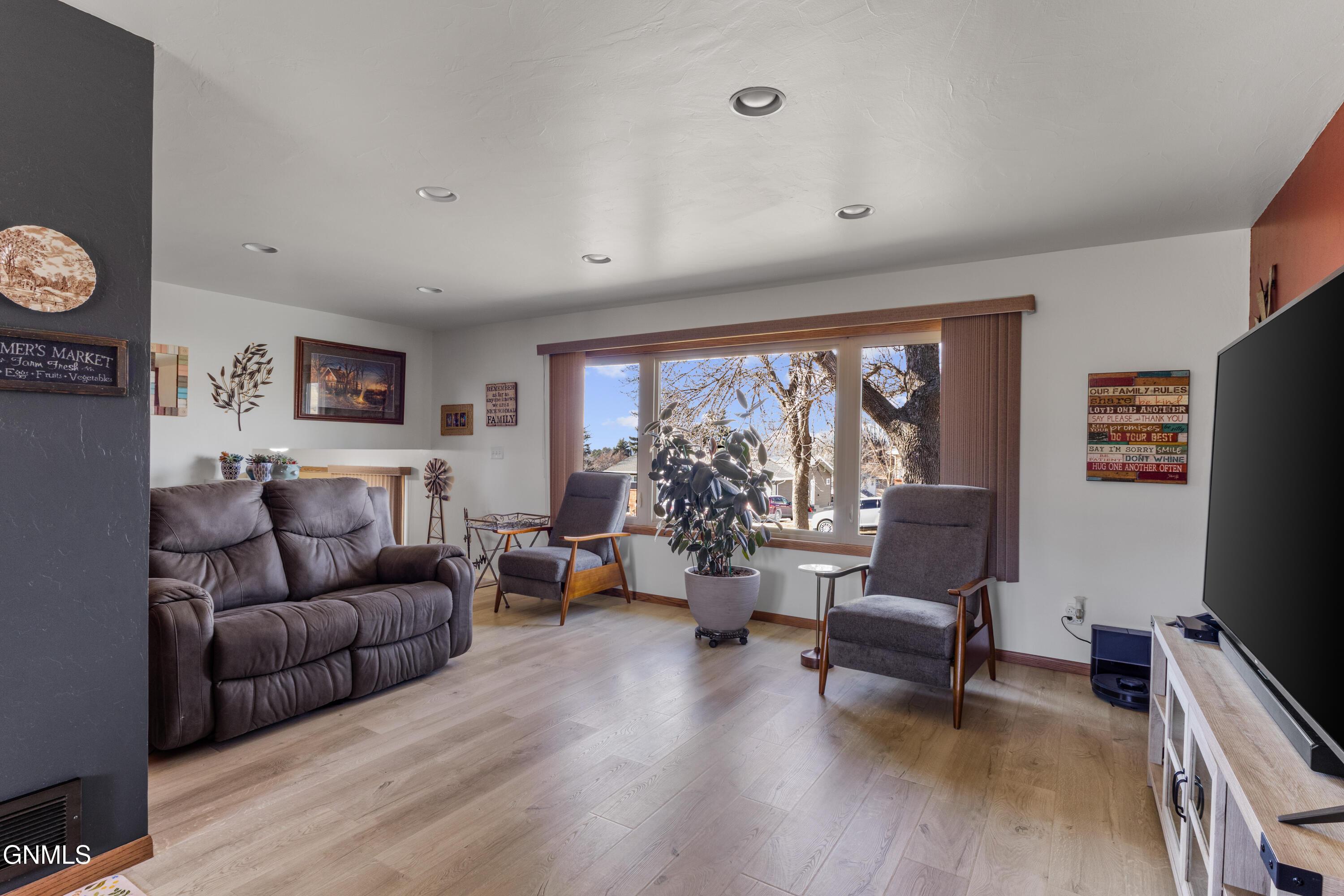 1609 17th Street N, Bismarck, ND 58501