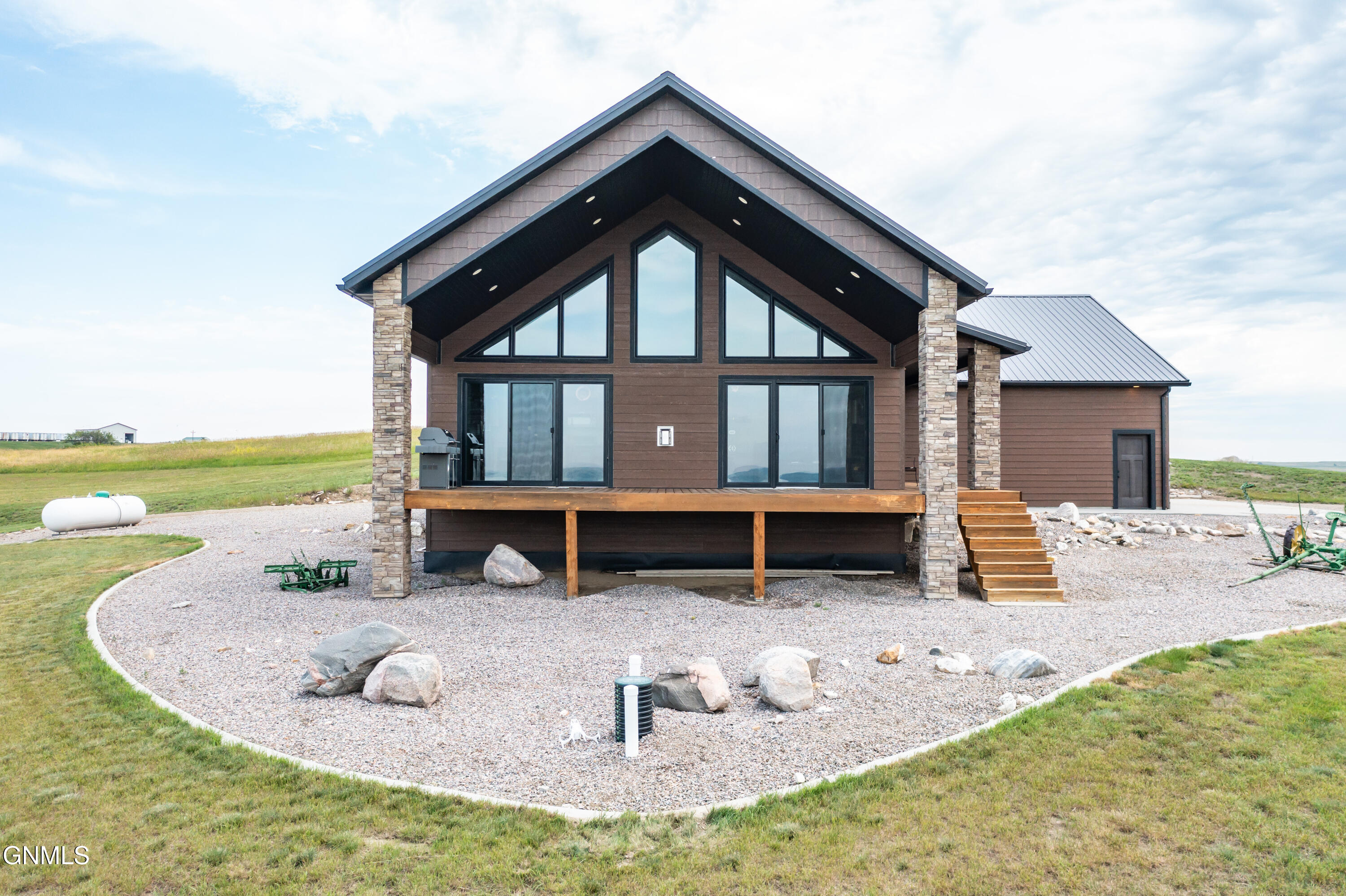 13630 34th Street NW, Bismarck, ND 58503