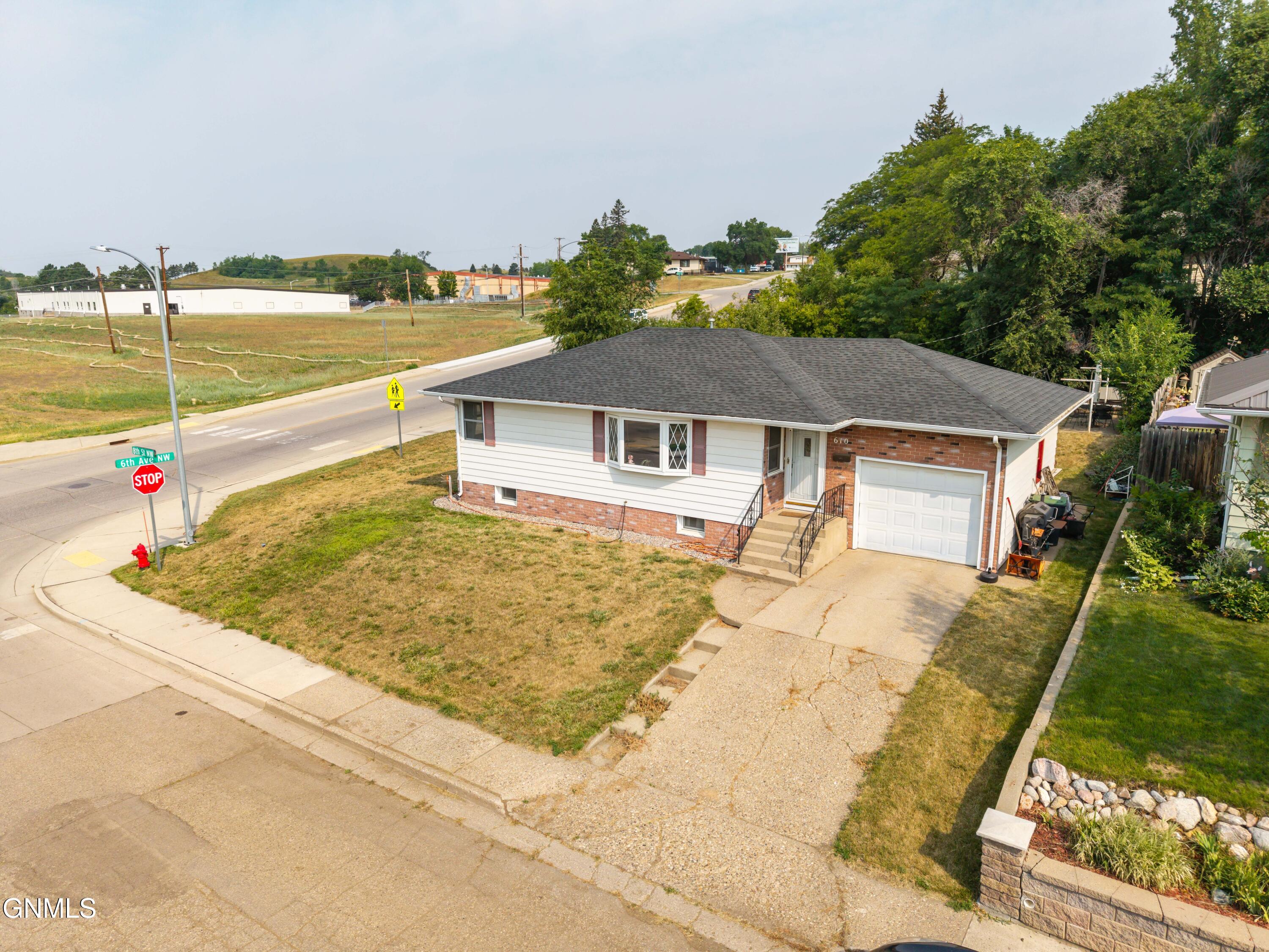 610 8th Street NW, Mandan, ND 58554
