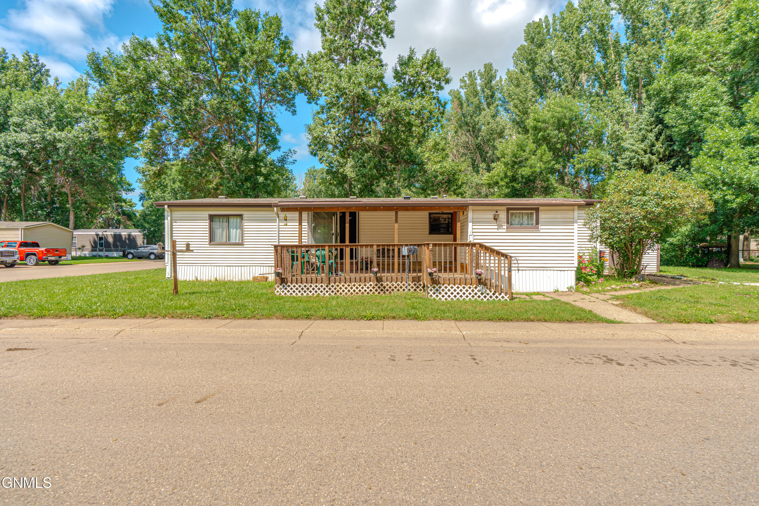 500 Stratford Drive, Bismarck, ND 58504