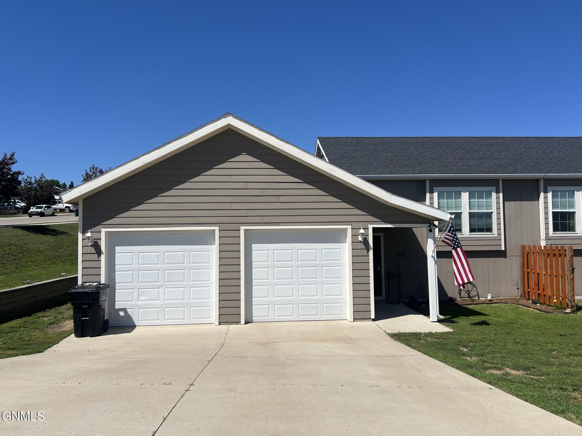 202 24th Avenue NE, Watford City, ND 58854