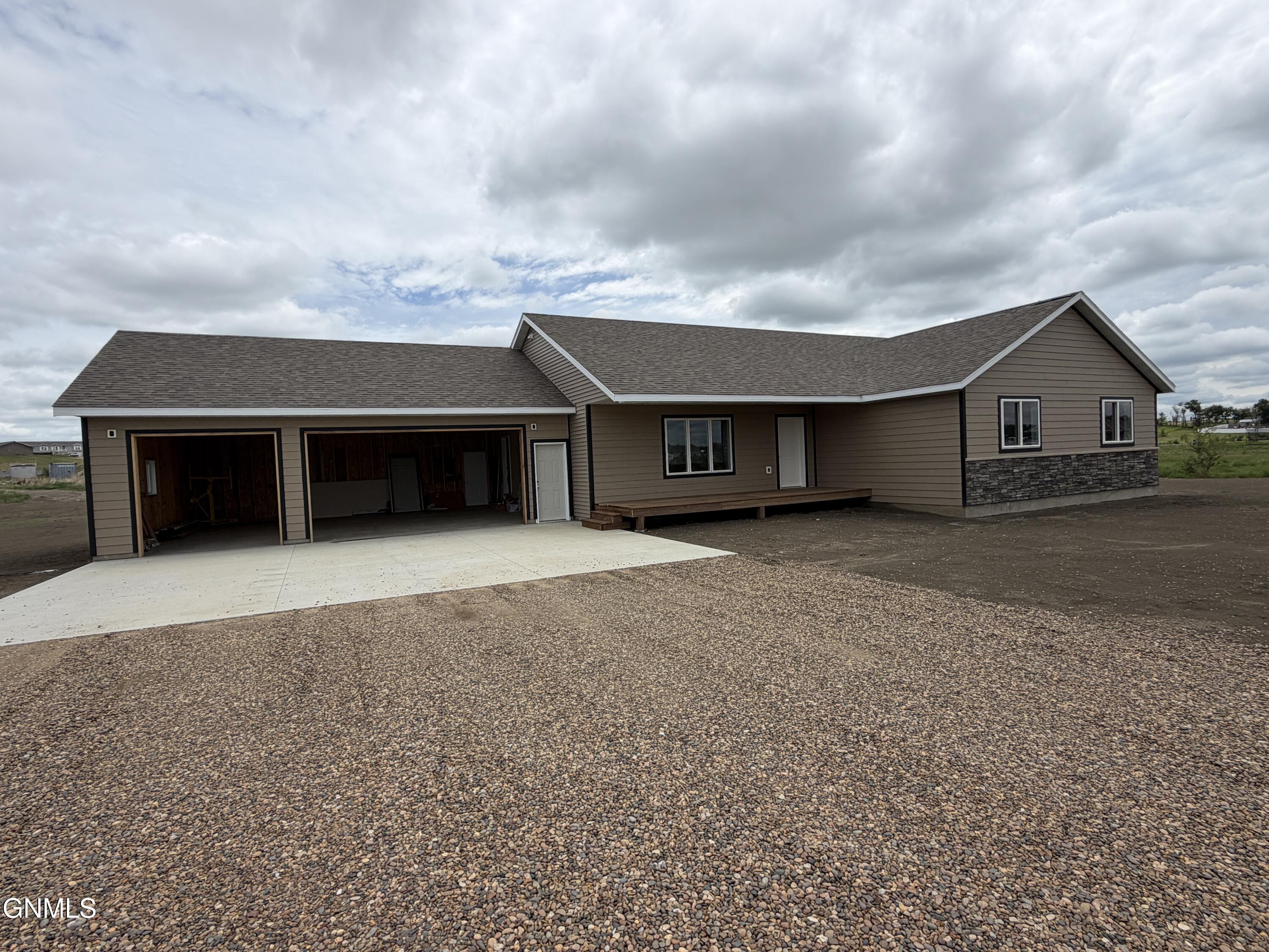 3234 125n Avenue NW, Watford City, ND 58854