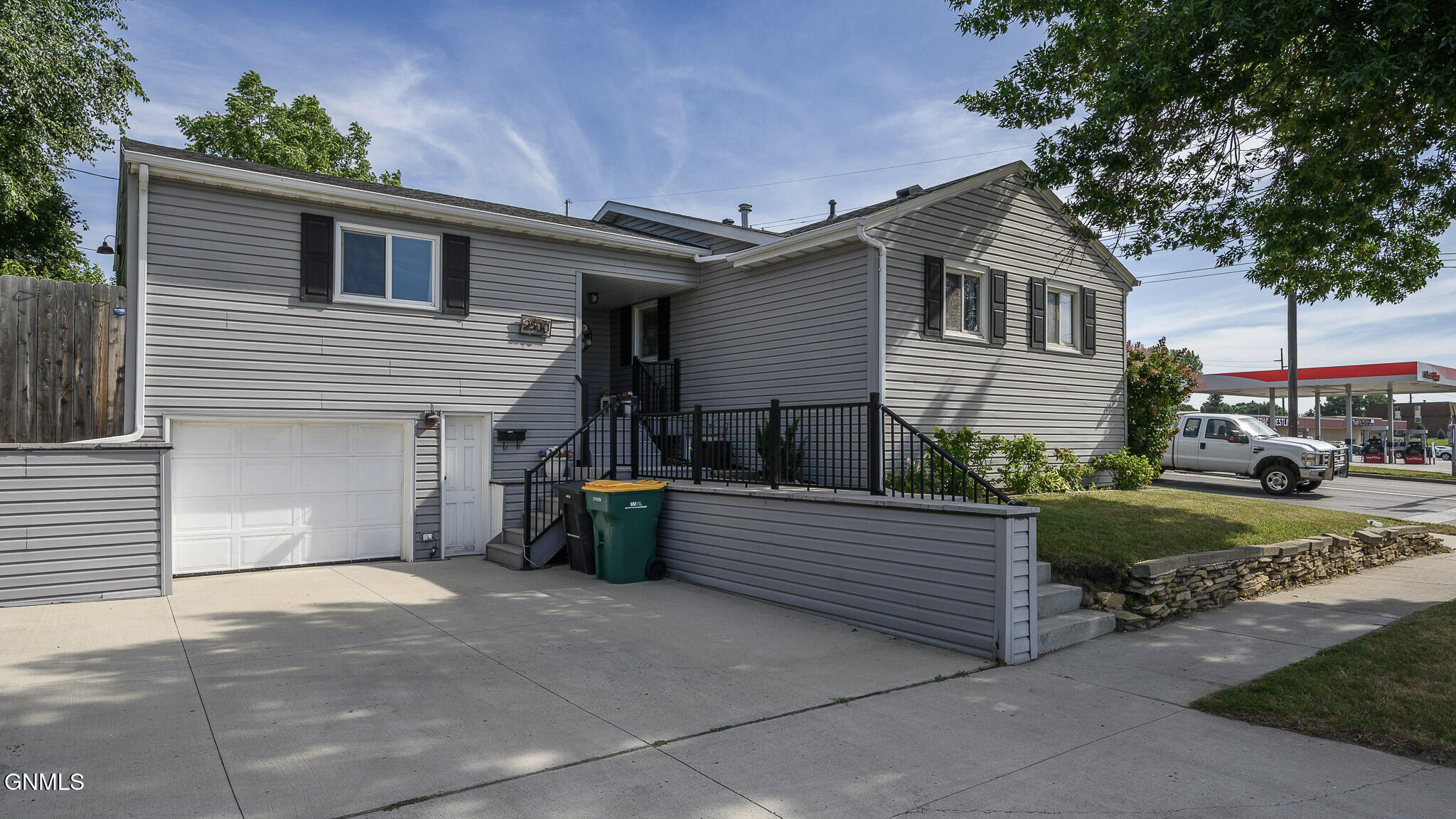 2530 E Rosser Avenue, Bismarck, ND 58501