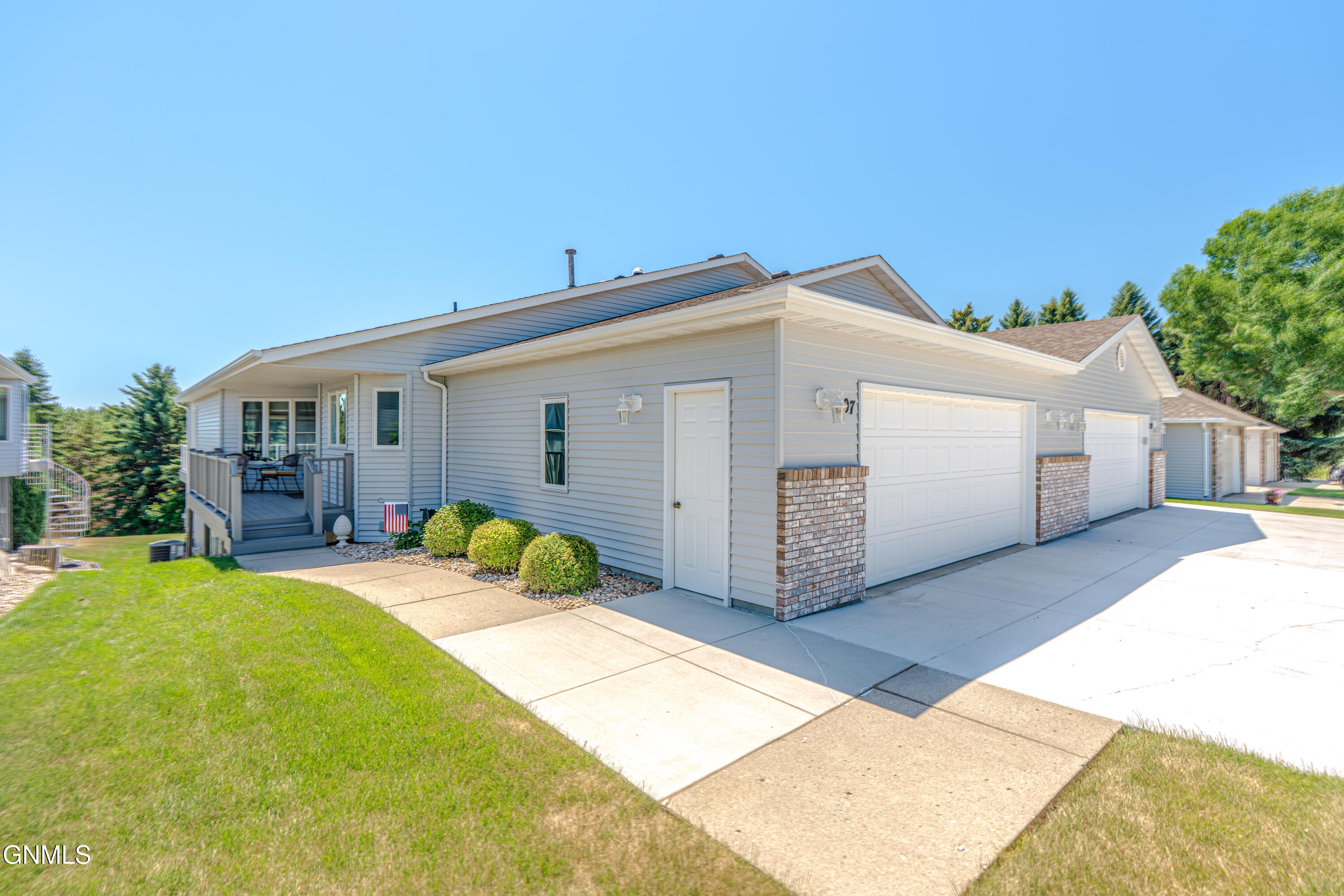 207 Aspen Avenue, Bismarck, ND 58503