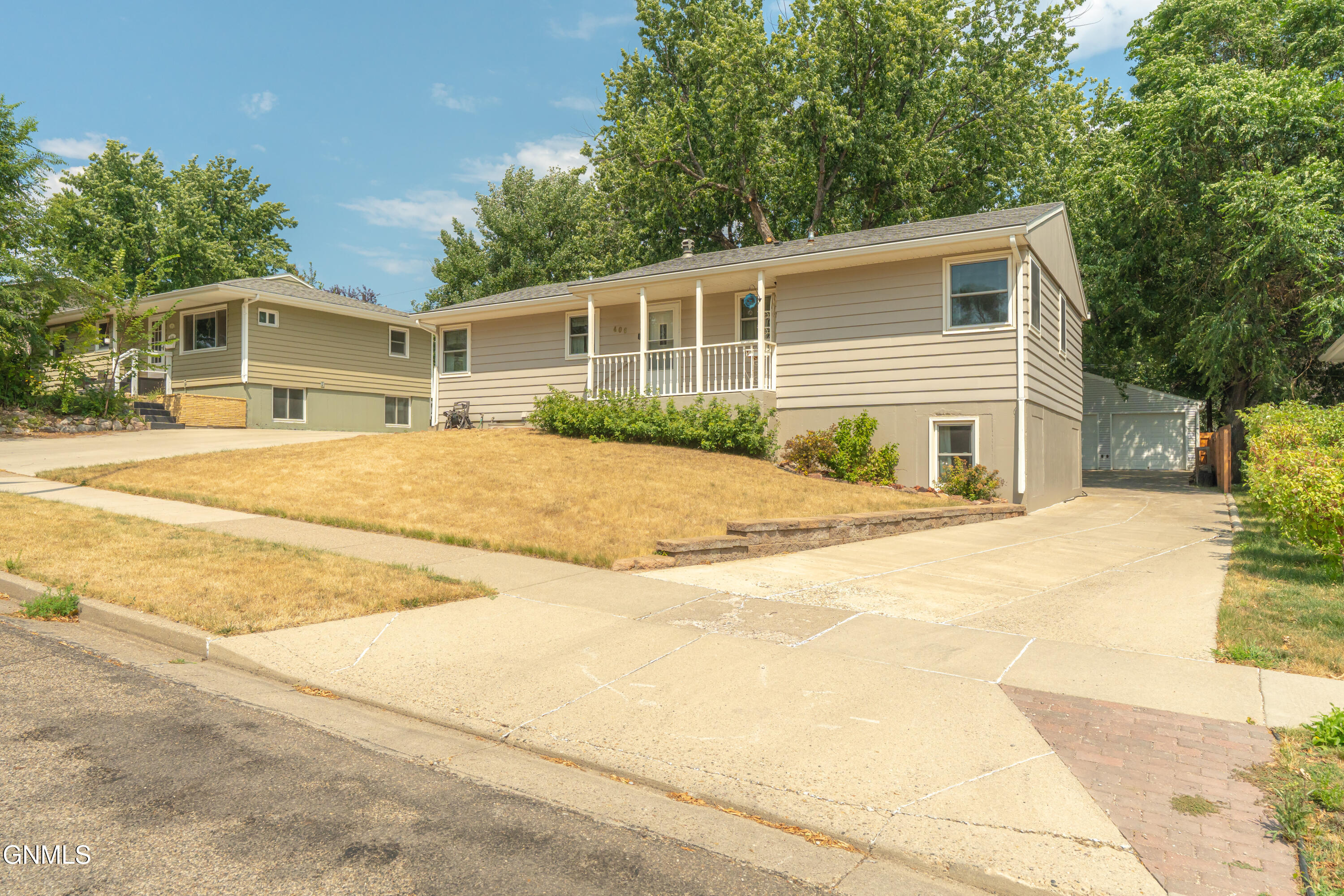 406 West Avenue F, Bismarck, ND 58501