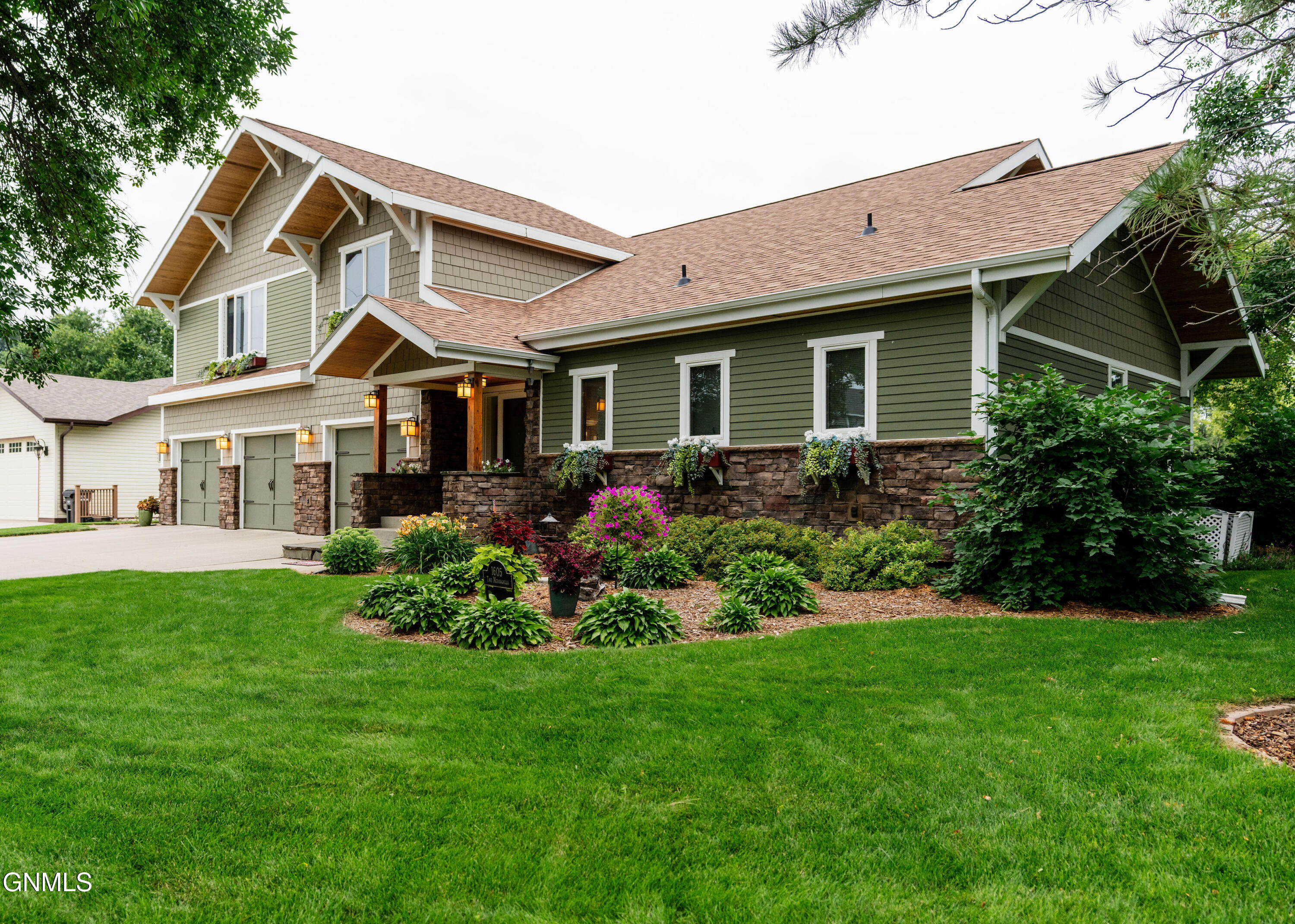 1605 9th Avenue SE, Jamestown, ND 58401