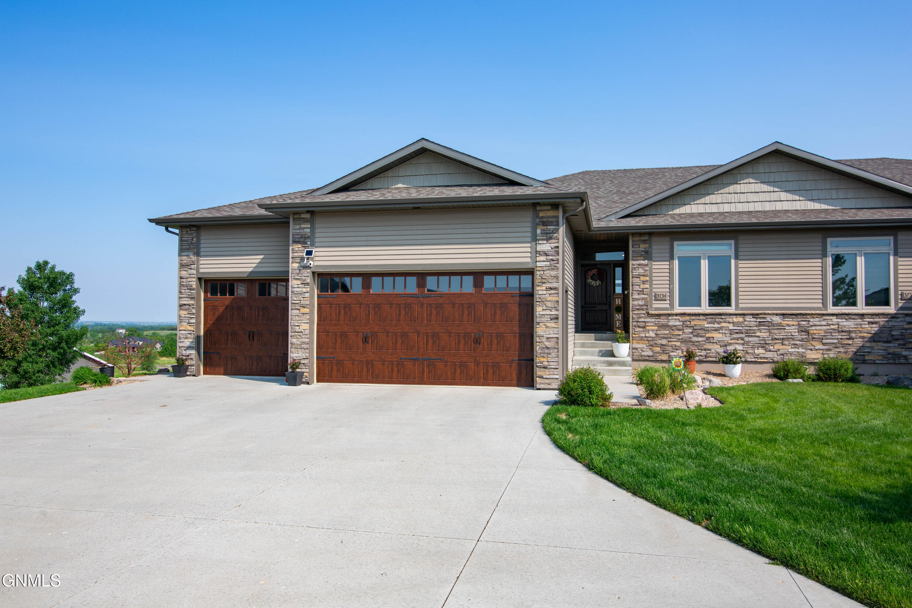 3734 Bogey Drive, Bismarck, ND 58503