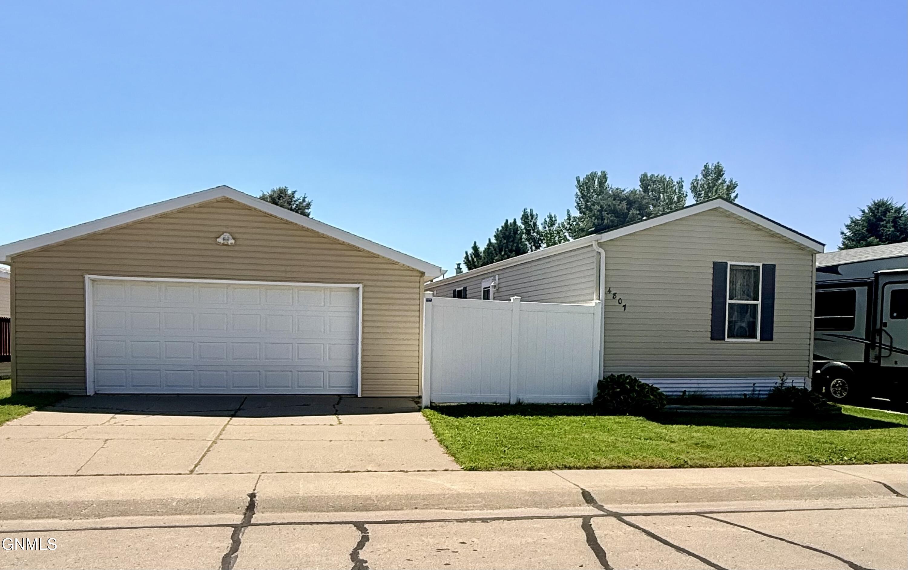 4807 Trenton Drive, Bismarck, ND 58503