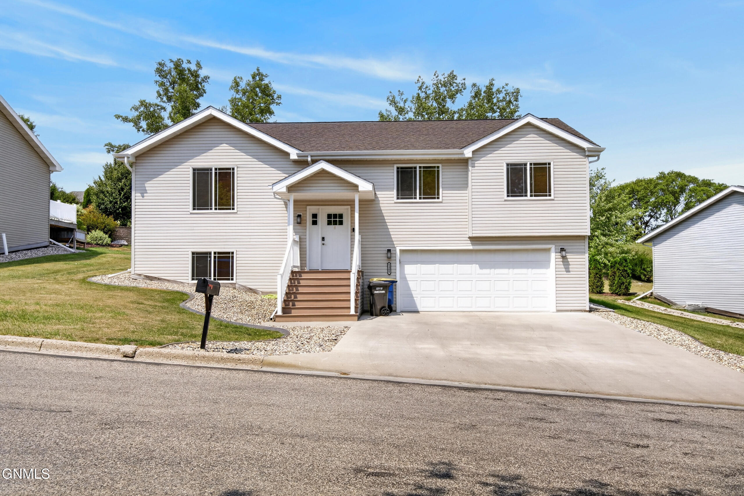 1306 7th Avenue SW, Jamestown, ND 58401