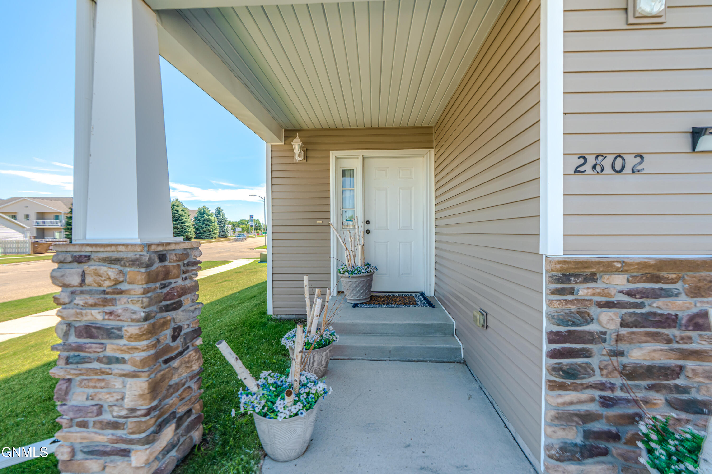 2802 Waters Edge Lane SE, Mandan, ND 58554