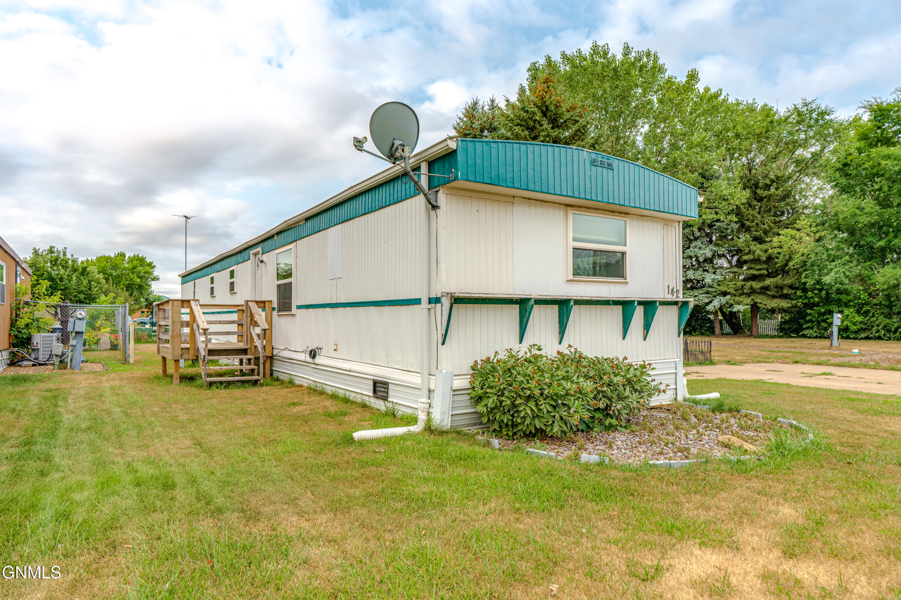 142 Northwest Drive, Bismarck, ND 58504