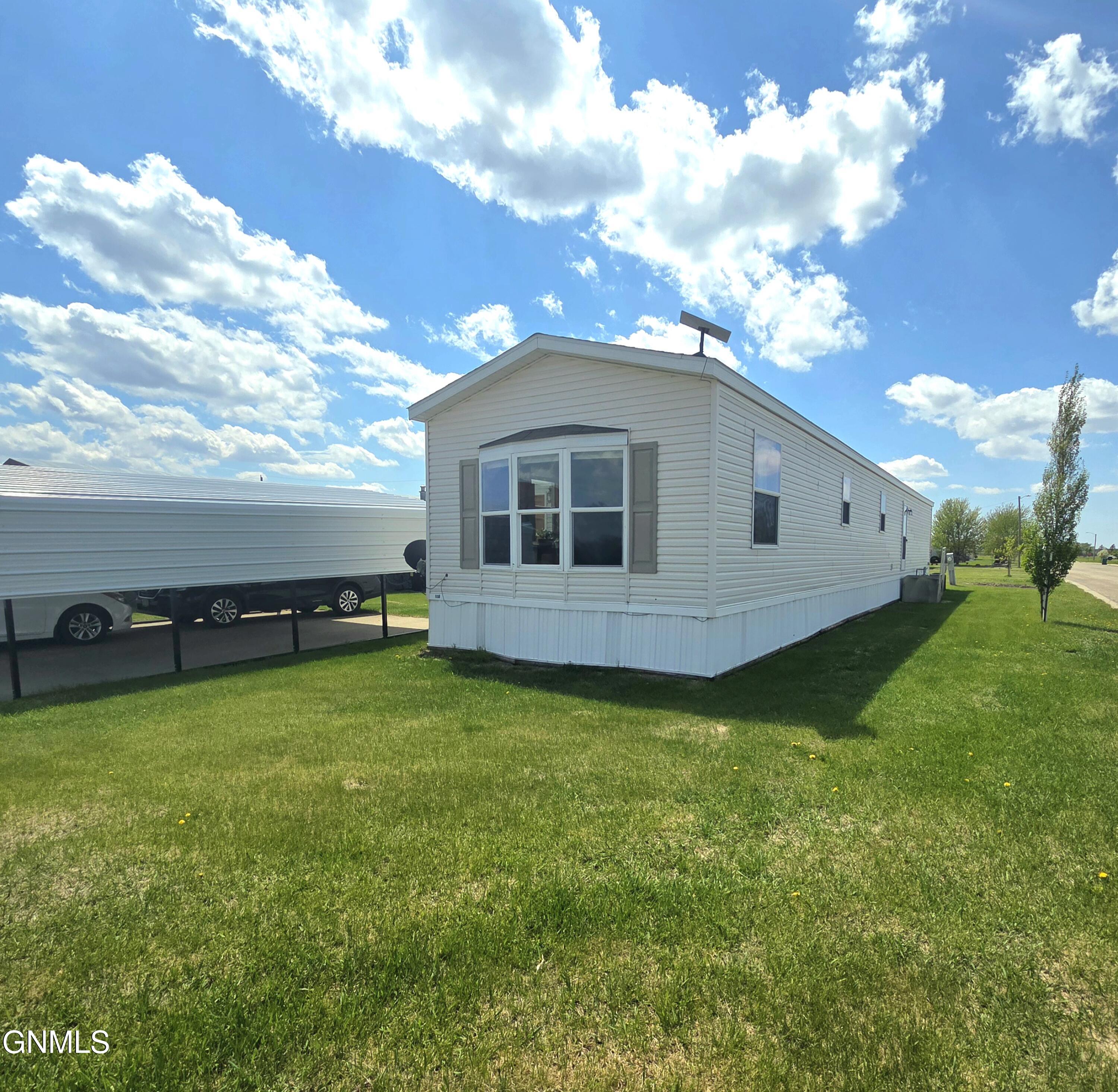 338 3rd Street NW, Gwinner, ND 58040