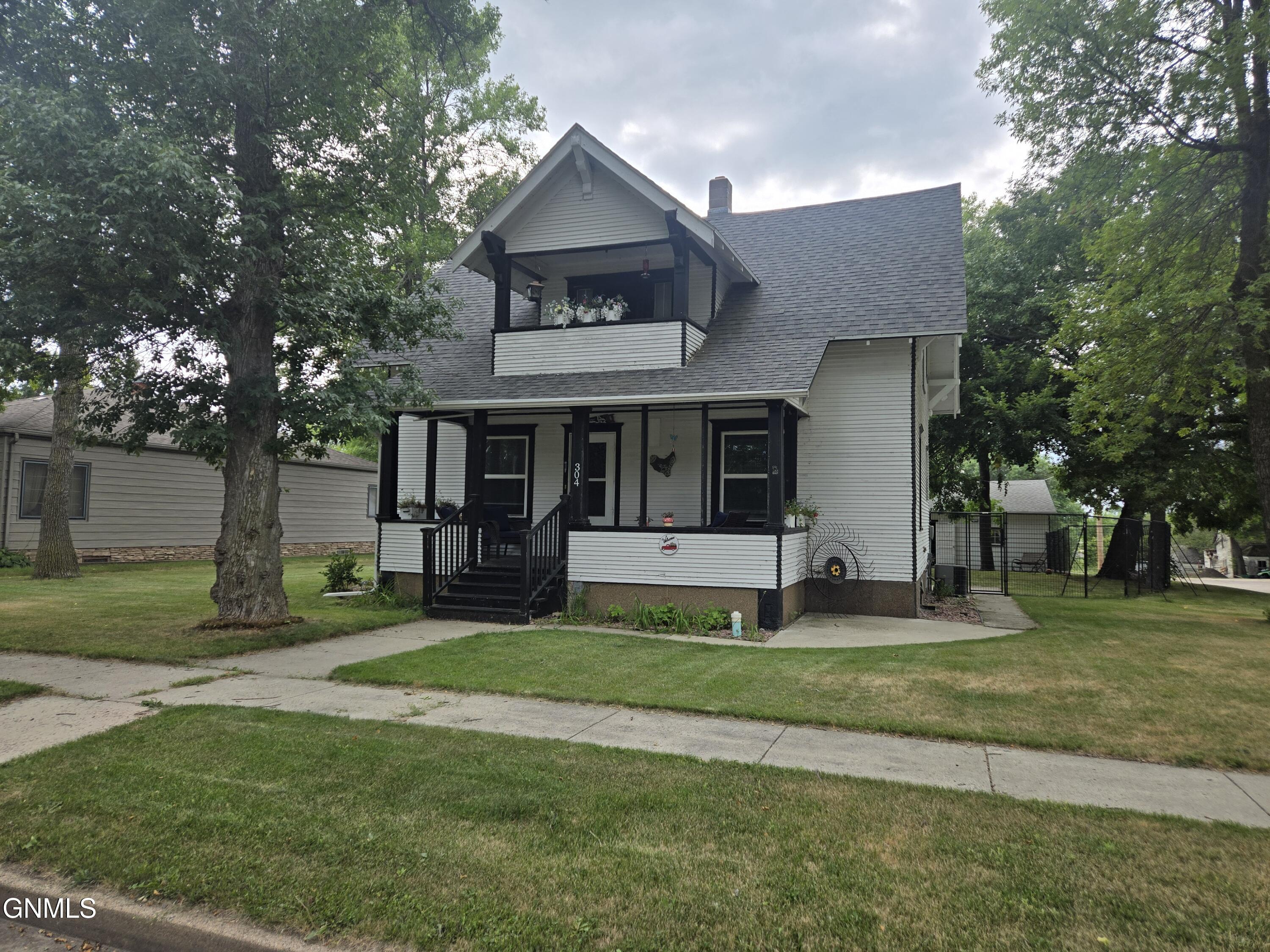 304 1st Avenue SW, Ashley, ND 58413