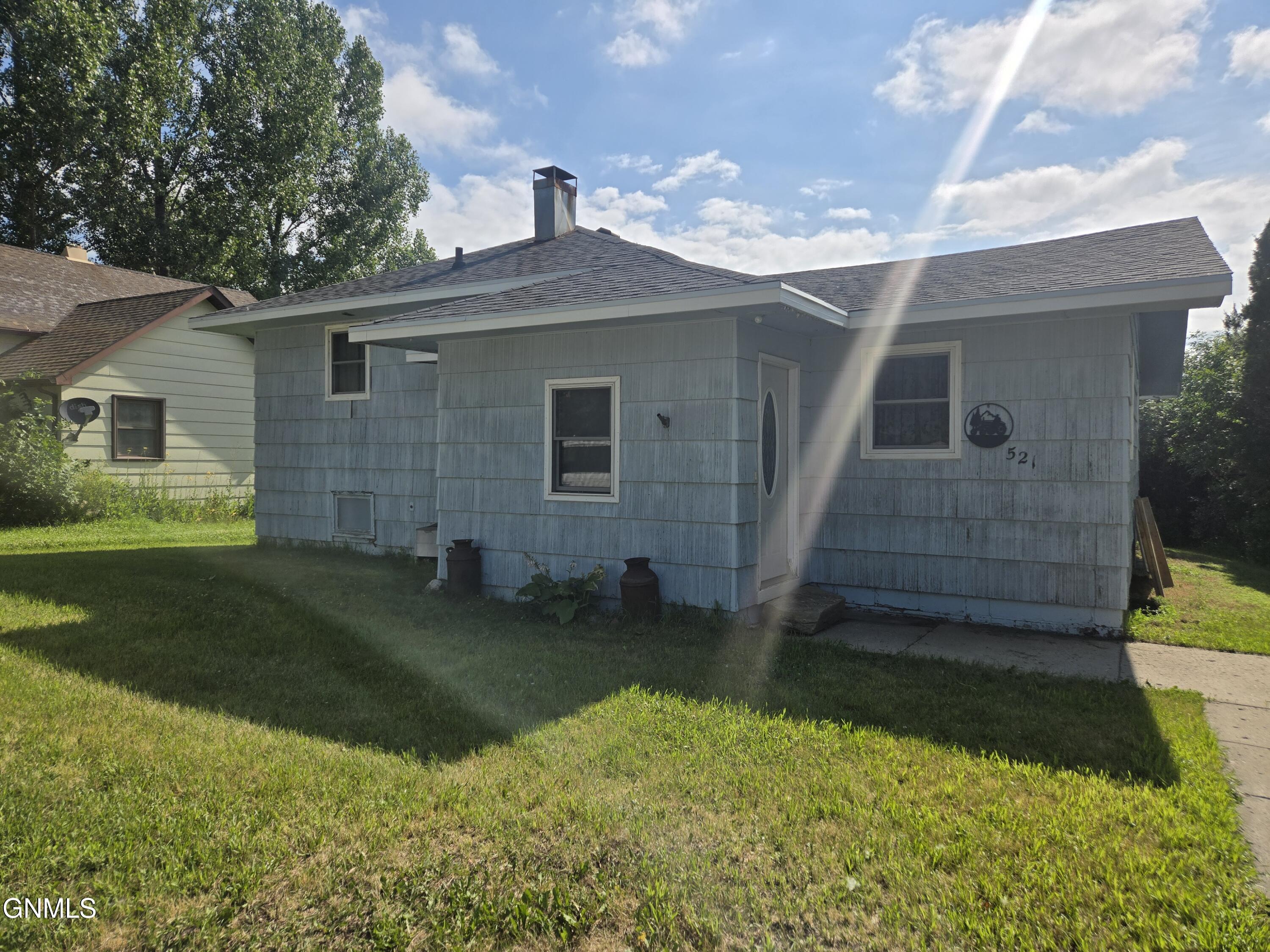 521 2nd Avenue NW, Ashley, ND 58413