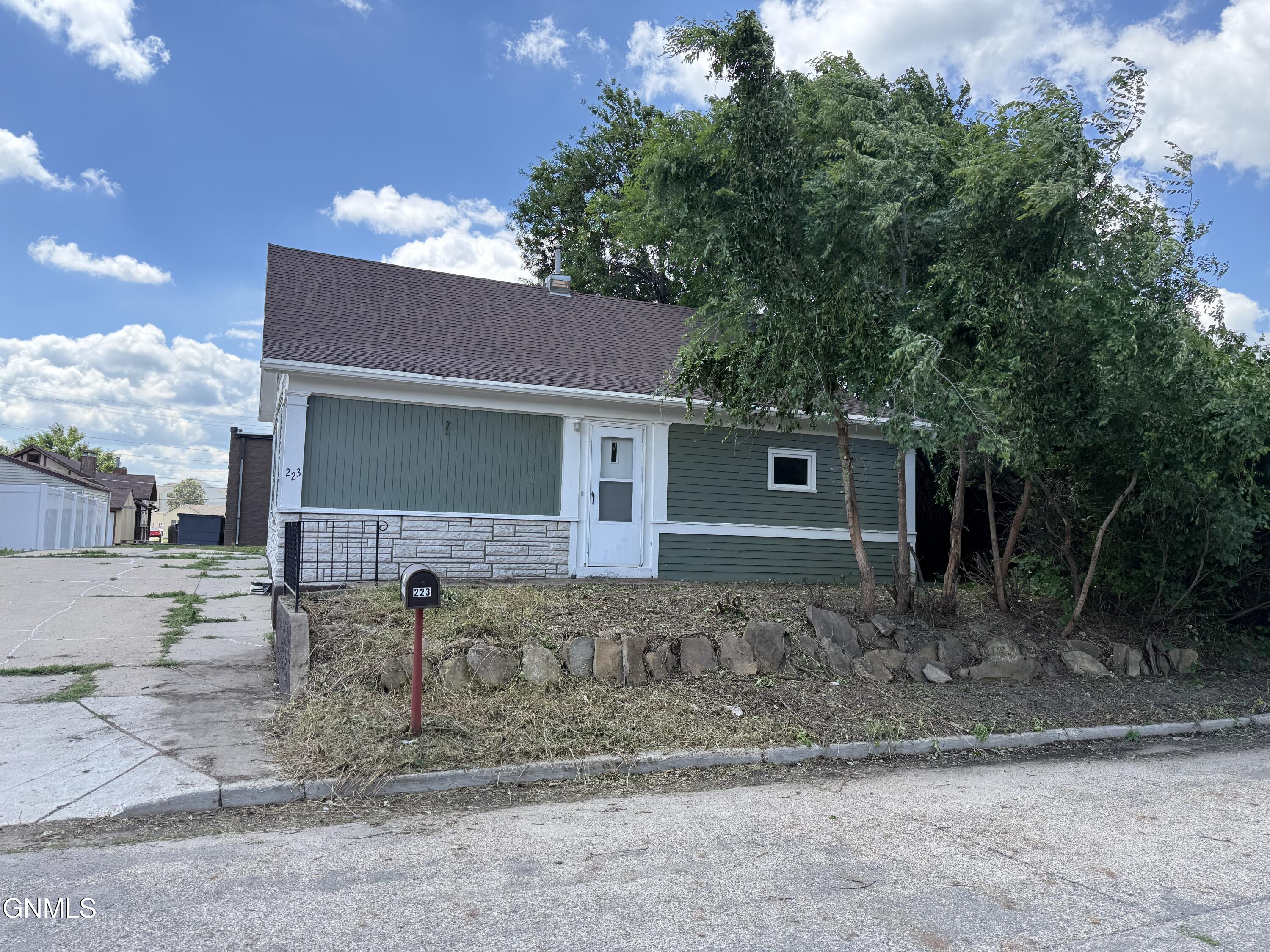 223 Front Avenue W, Bismarck, ND 58504